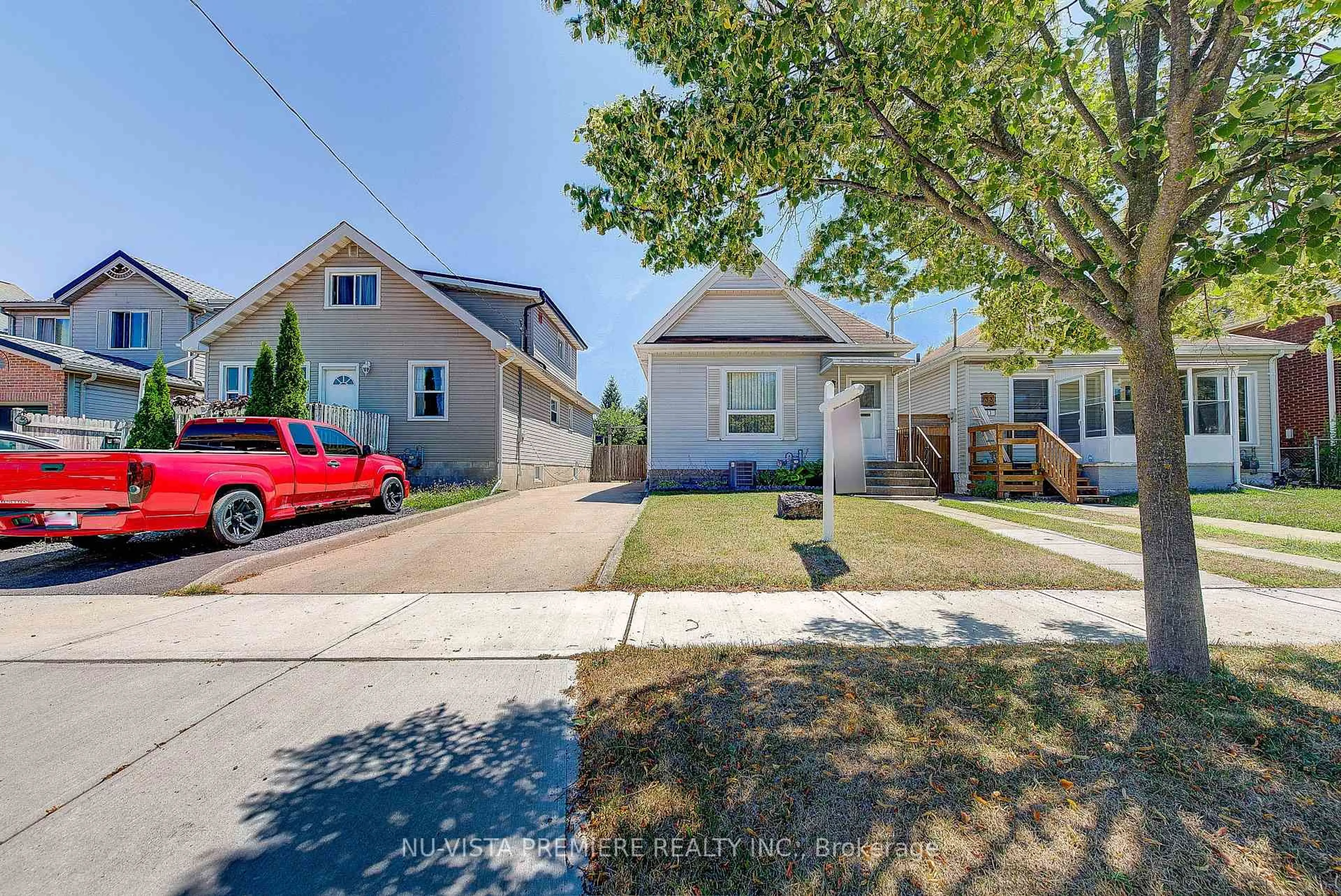A pic from outside/outdoor area/front of a property/back of a property/a pic from drone, street for 35 Major St, London East Ontario N5Z 1E2