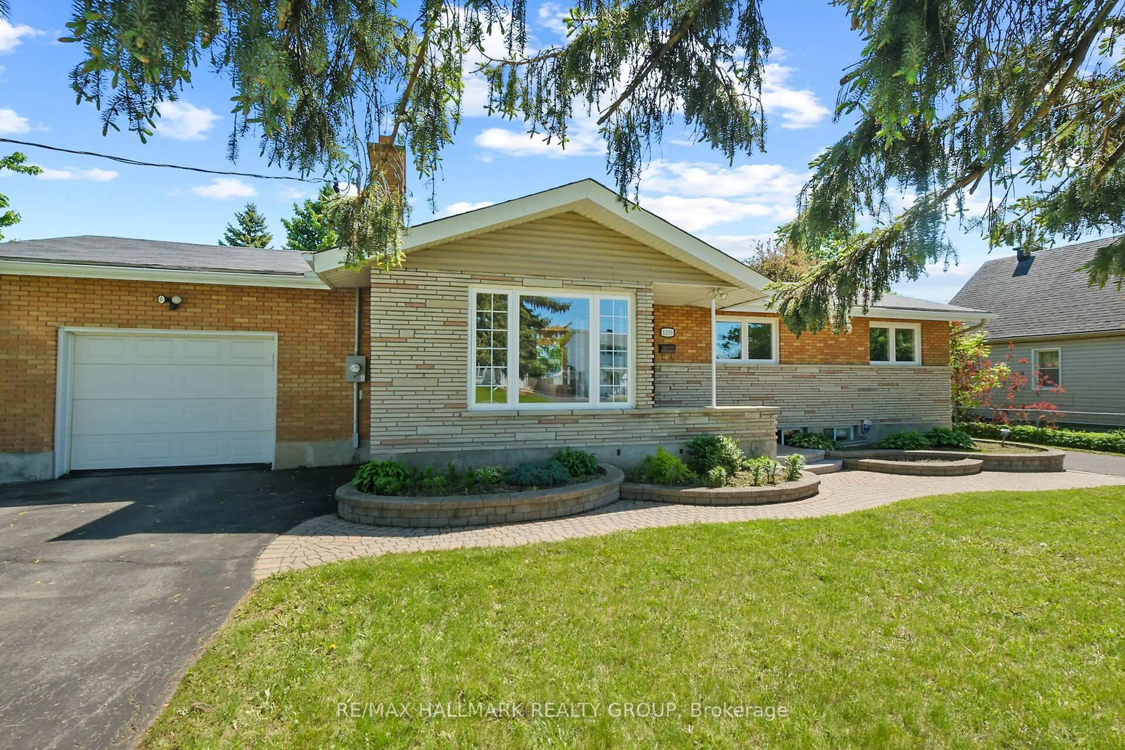 Home with vinyl exterior material, street for 1399 Aurele St, Ottawa Ontario K1B 3L4