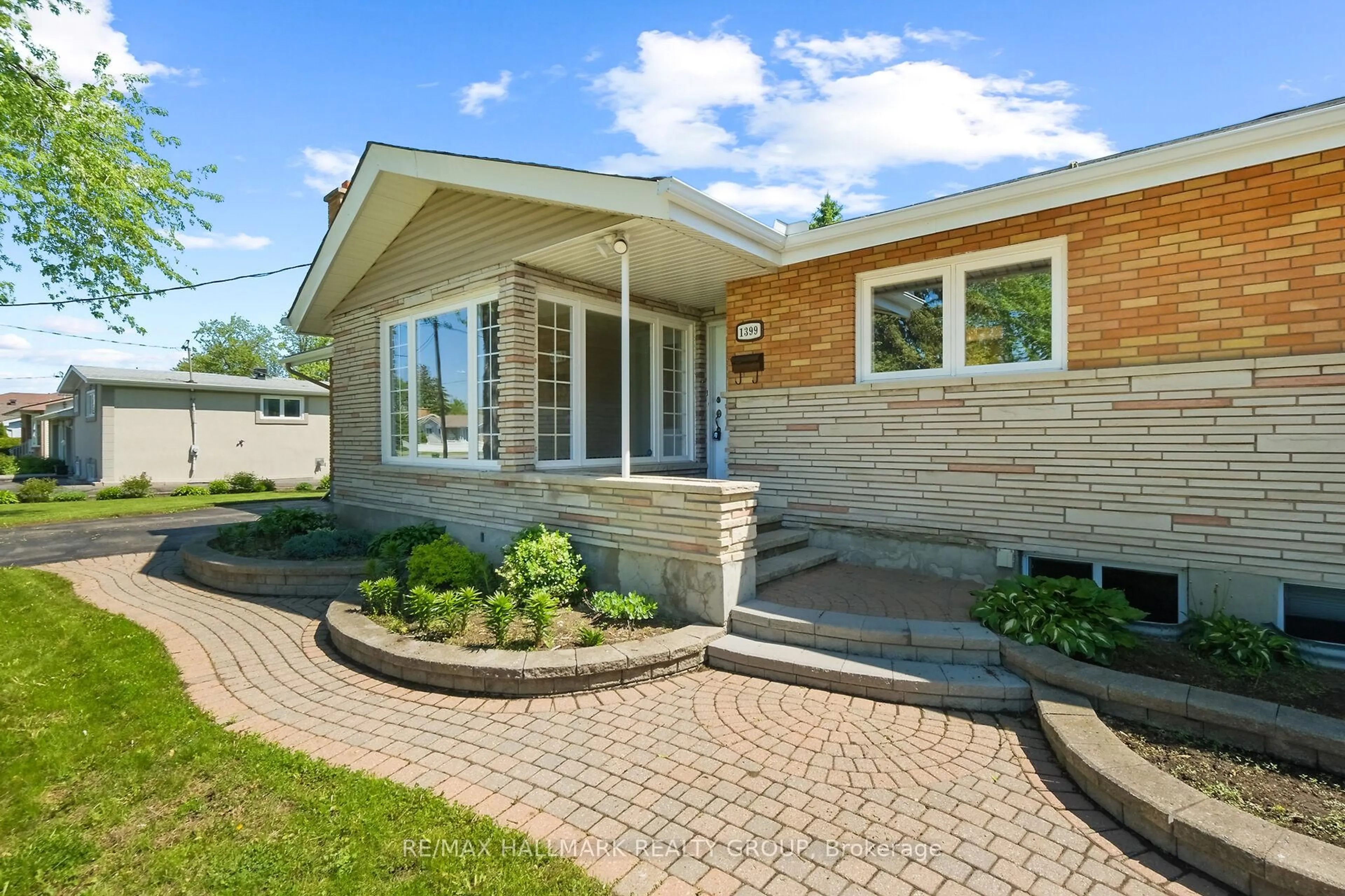 Home with brick exterior material, street for 1399 Aurele St, Ottawa Ontario K1B 3L4