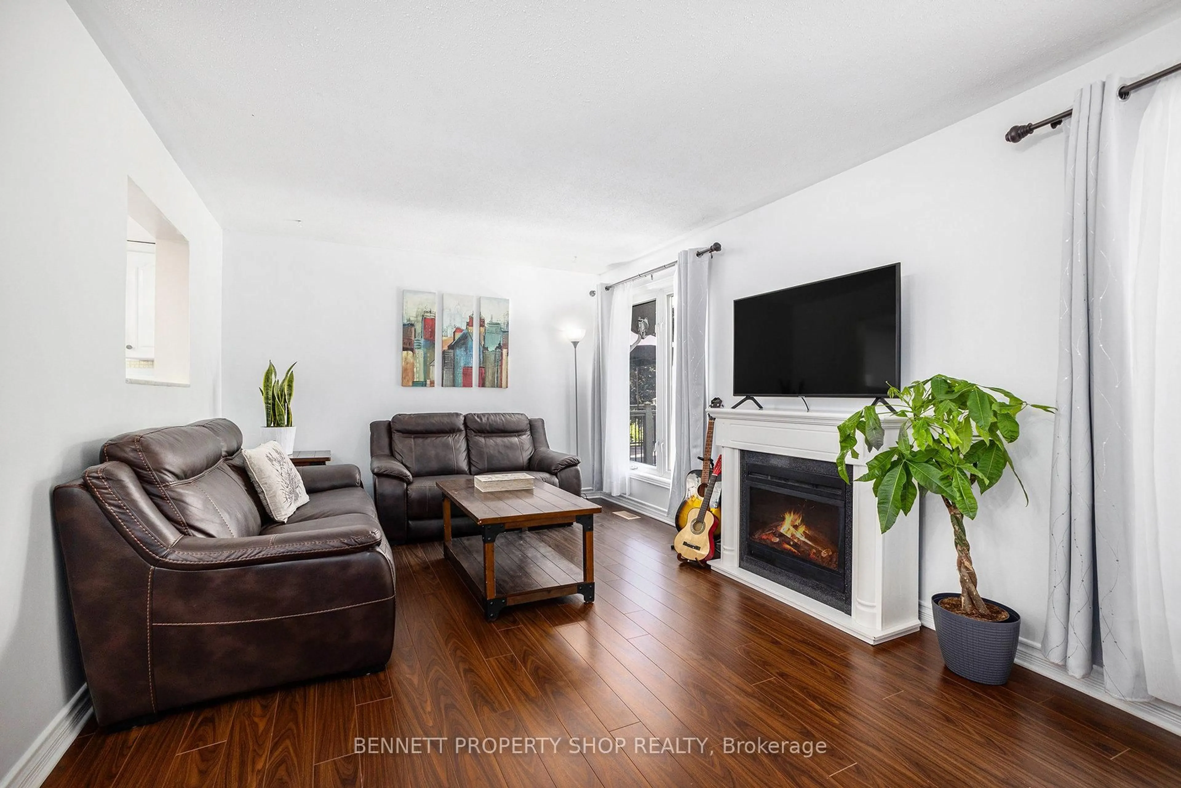 Living room with furniture, wood/laminate floor for 64 Shearer Cres, Ottawa Ontario K2L 3N2