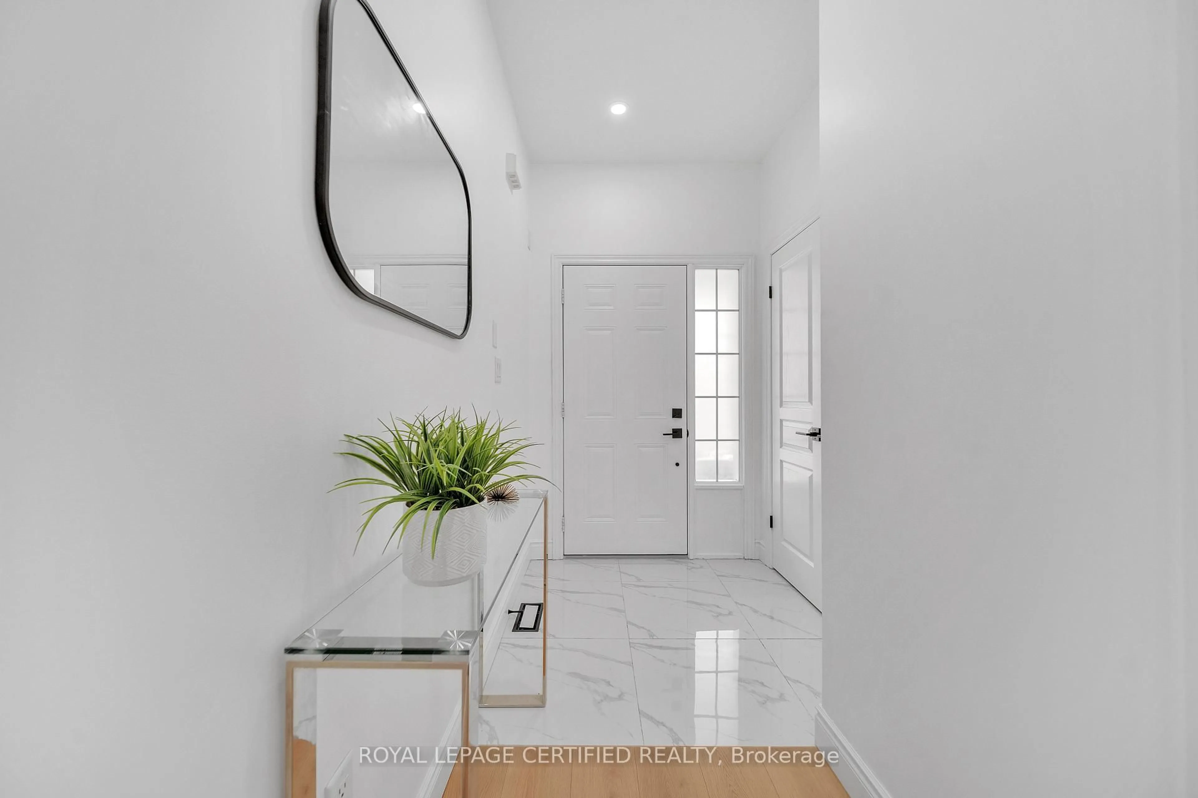 Indoor entryway for 18 House Lane, Hamilton Ontario L9K 0G1