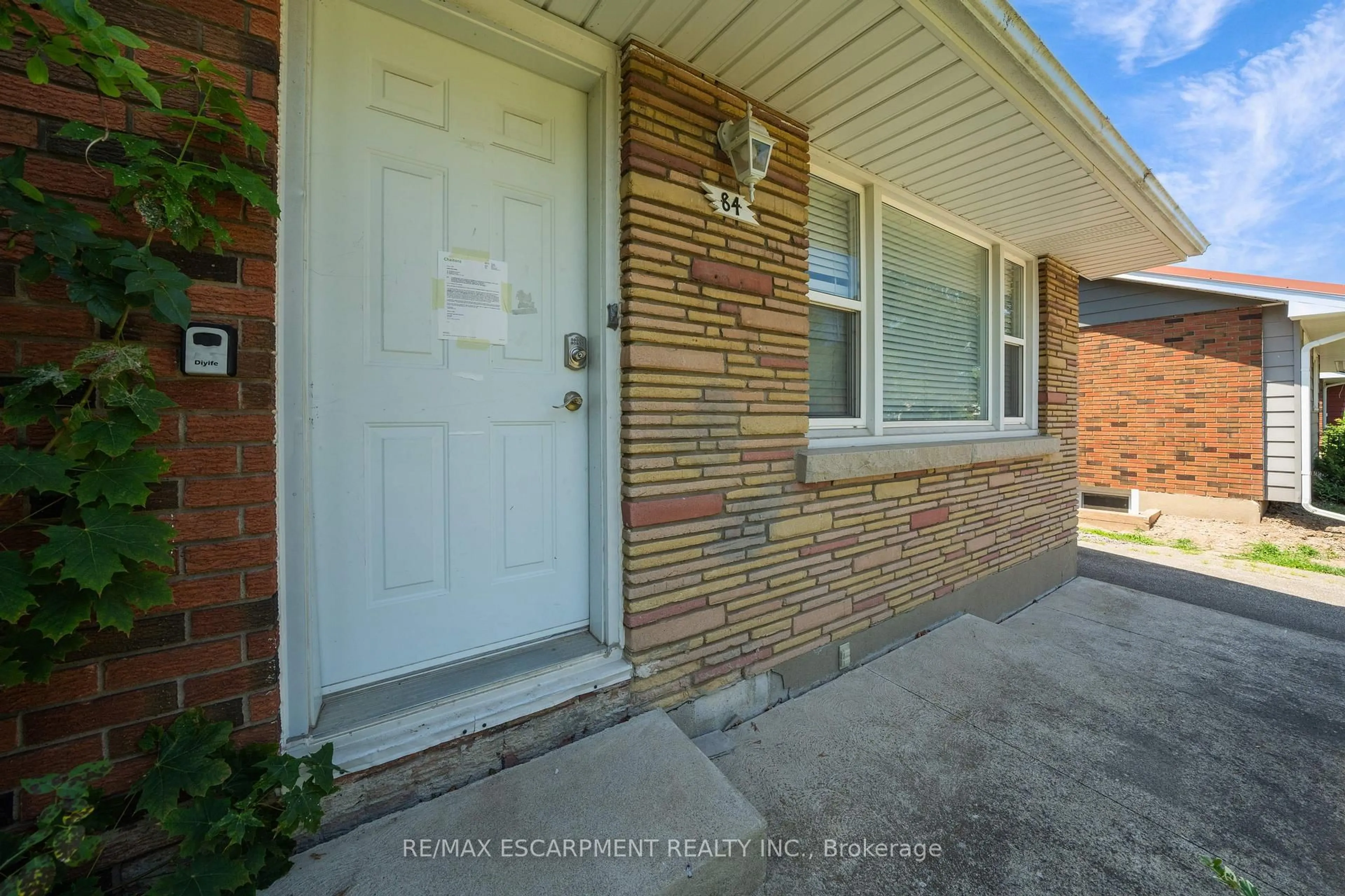 Unknown for 84 Jacobson Ave, St. Catharines Ontario L2T 3A3