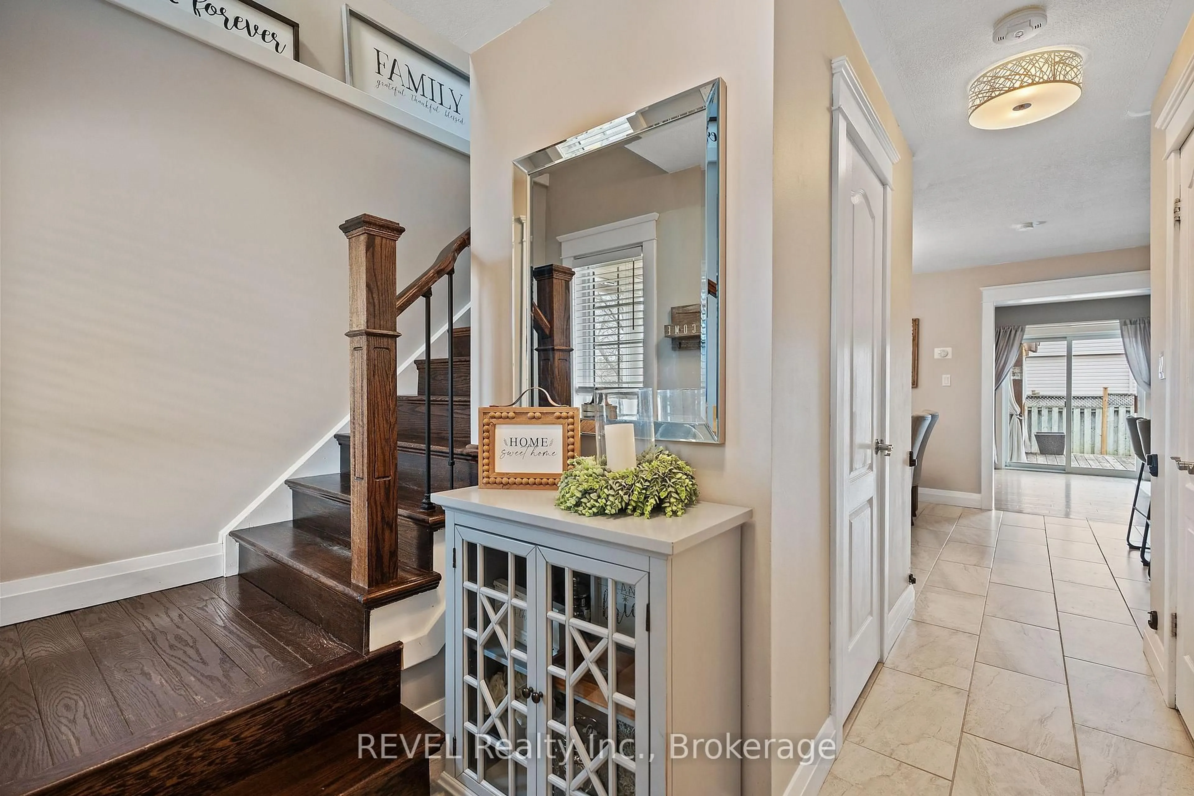 Indoor entryway for 38 Udell Way, Grimsby Ontario L3M 5L3