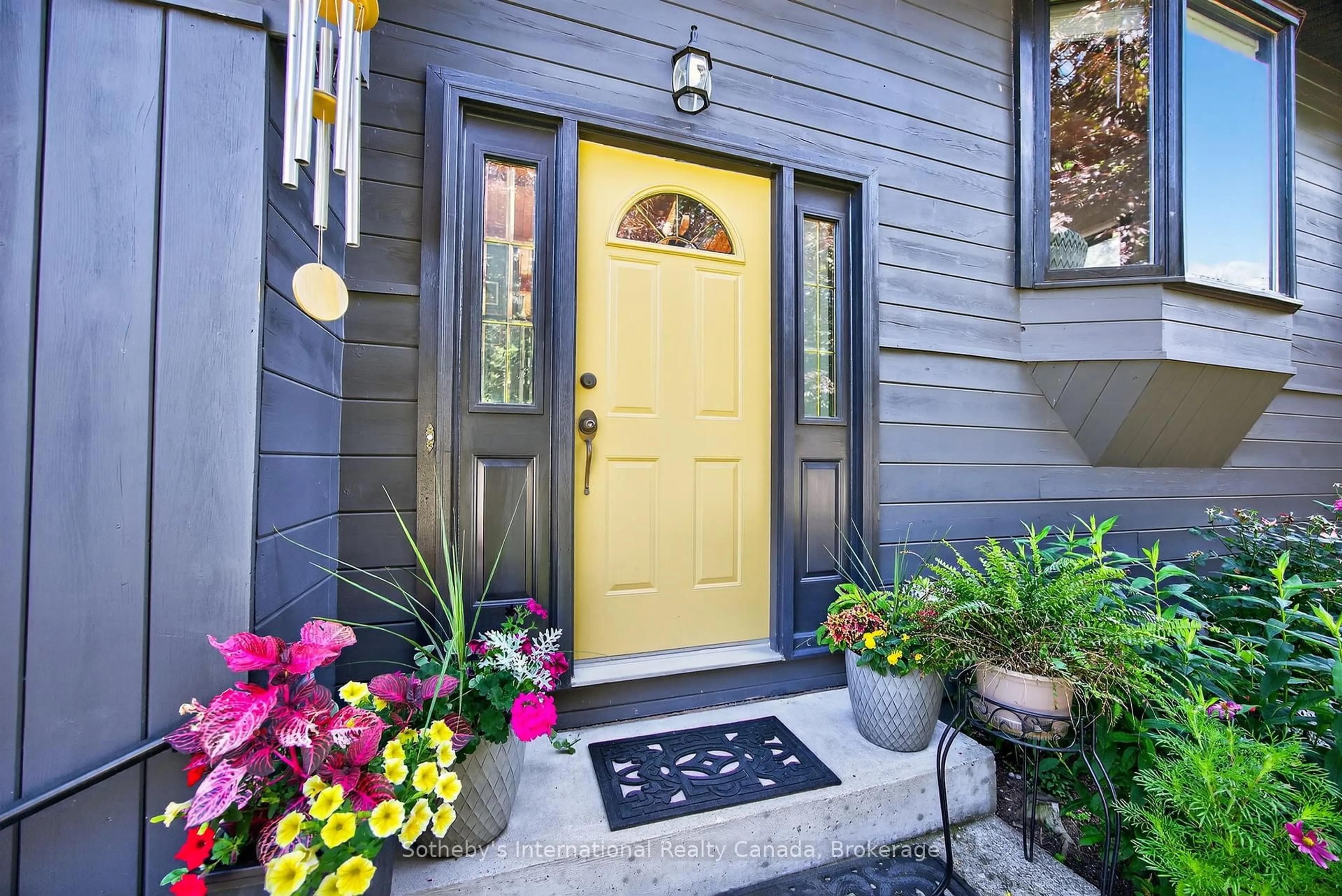 Indoor entryway for 62 Pollard Dr, Meaford Ontario N4L 1A7