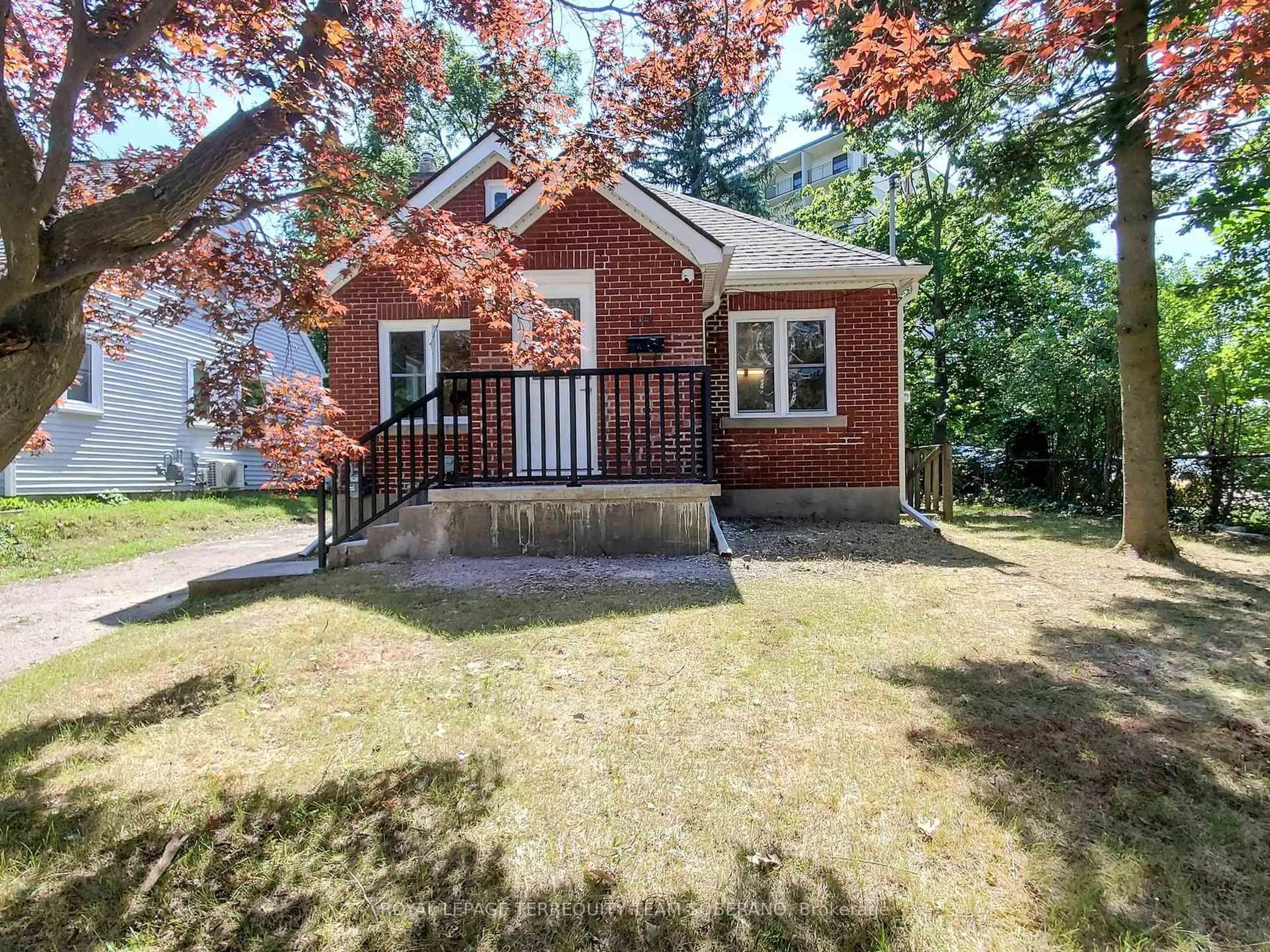 Unknown for 13 Roslin Ave, Waterloo Ontario N2L 2G4