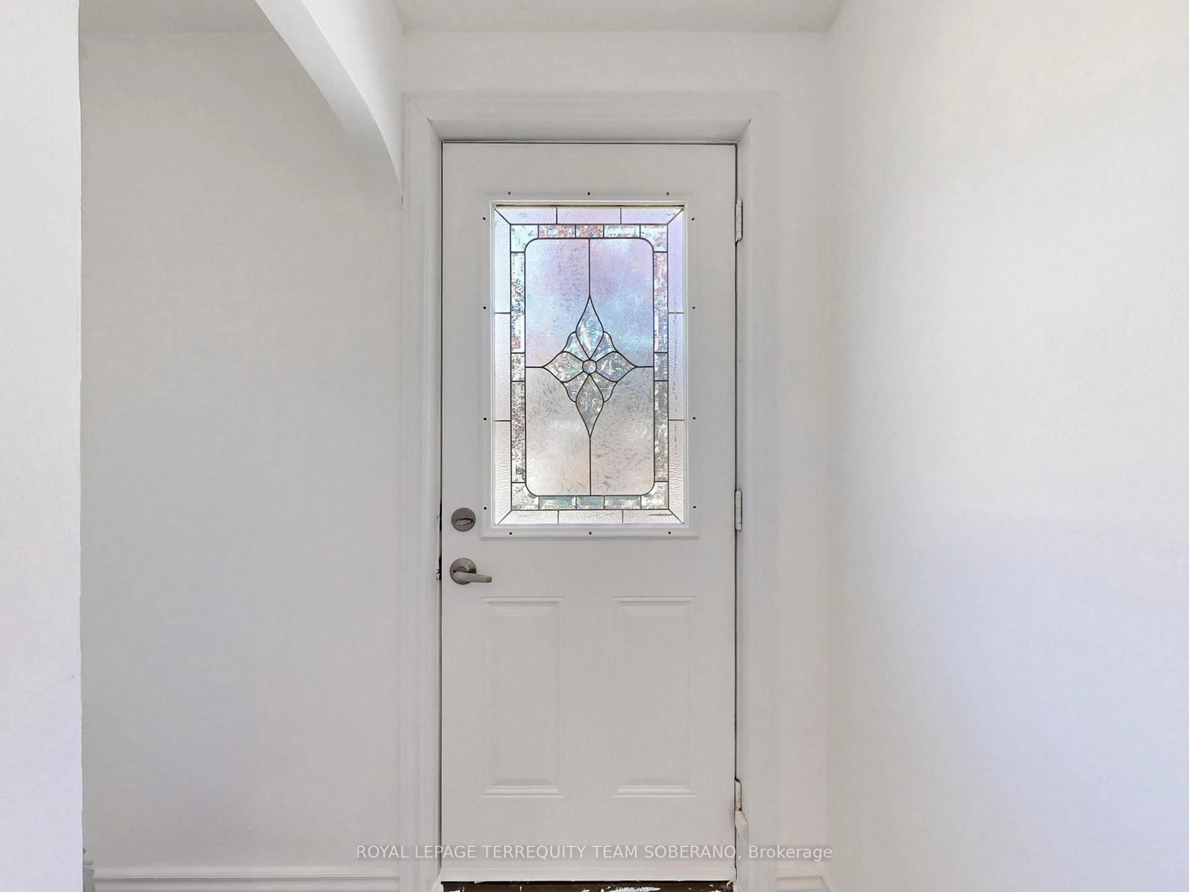 Indoor entryway for 13 Roslin Ave, Waterloo Ontario N2L 2G4
