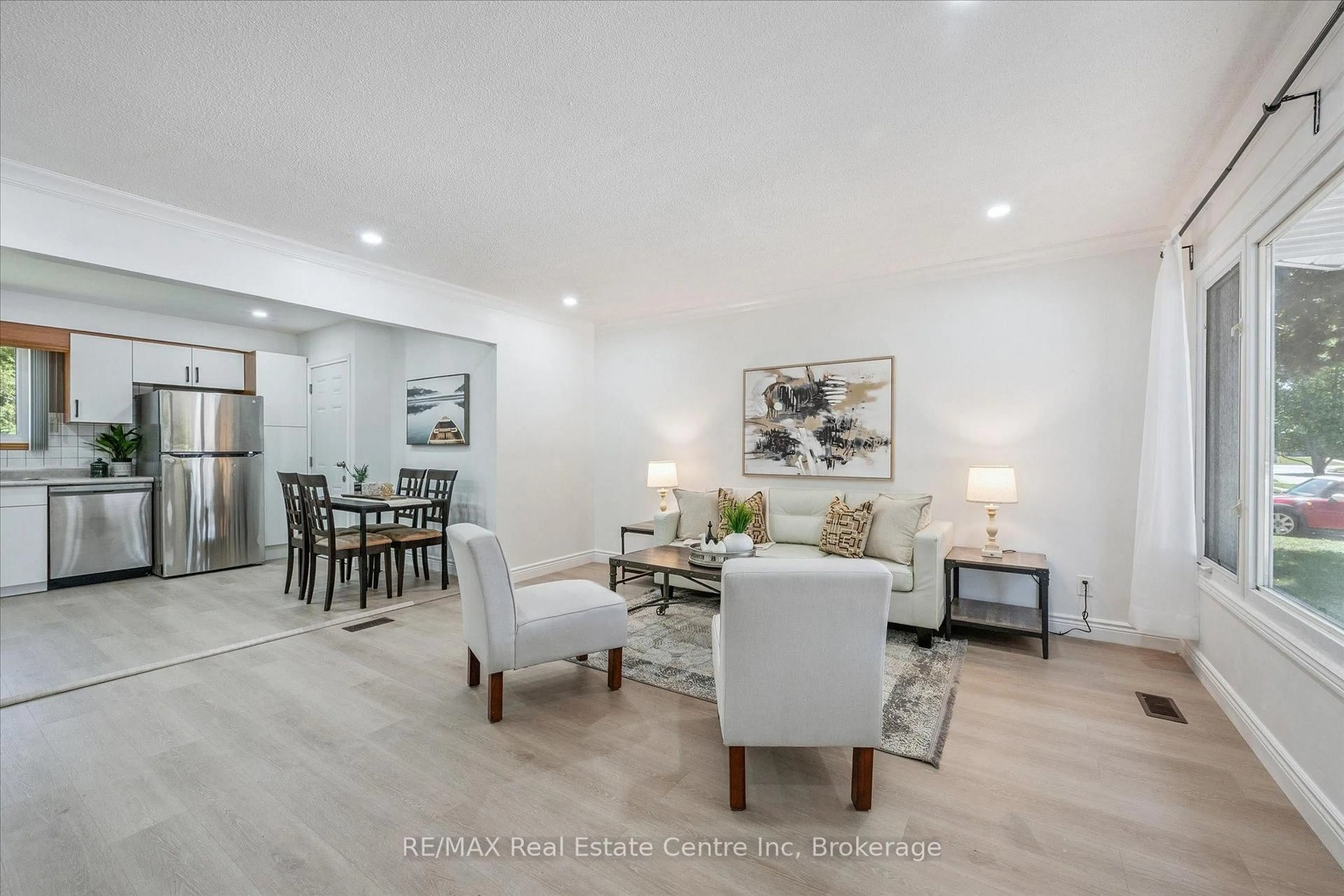 Living room with furniture, unknown for 72 Ferndale Ave, Guelph Ontario N1E 1B5