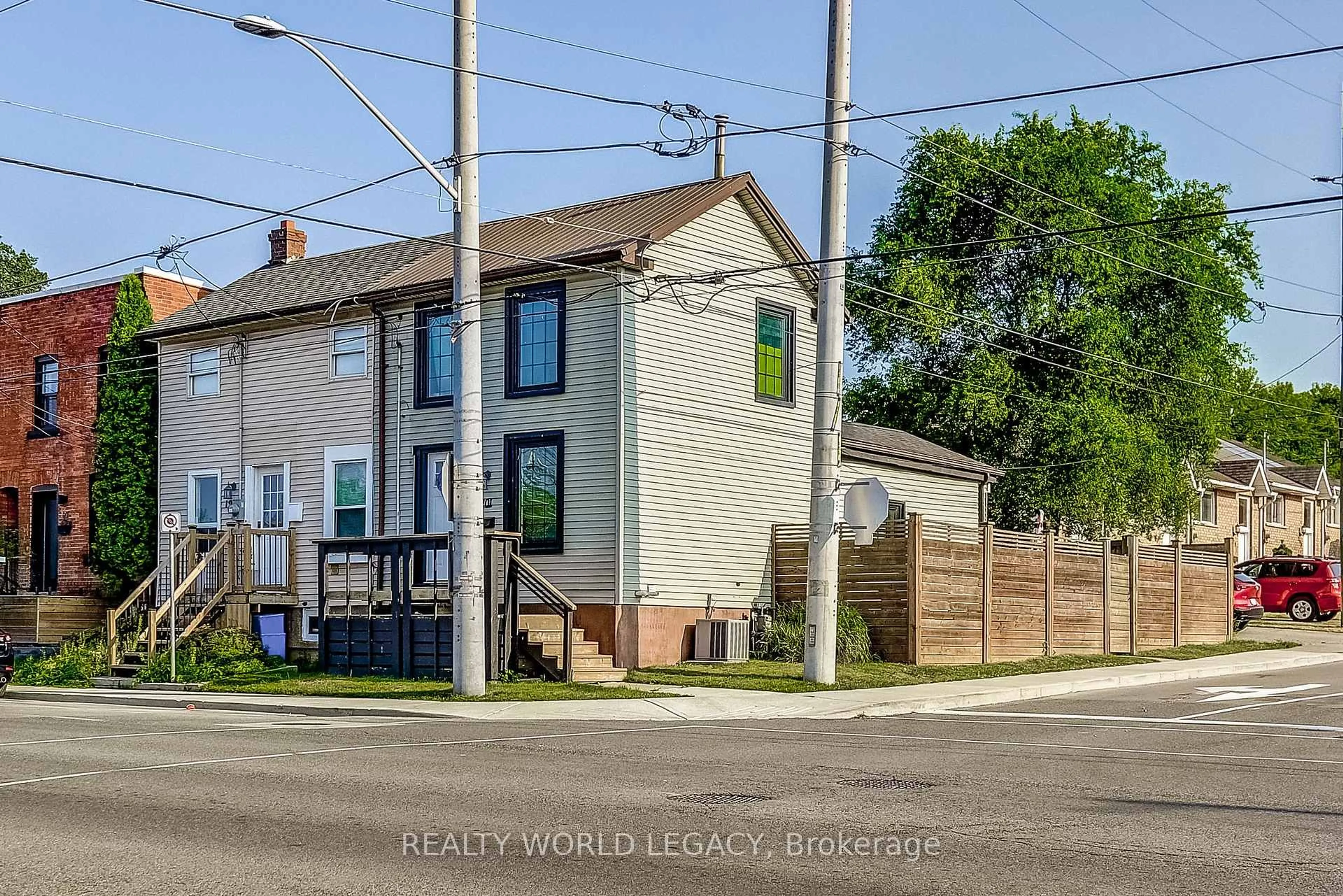 Unknown for 201 Barton St, Hamilton Ontario L8R 2H3