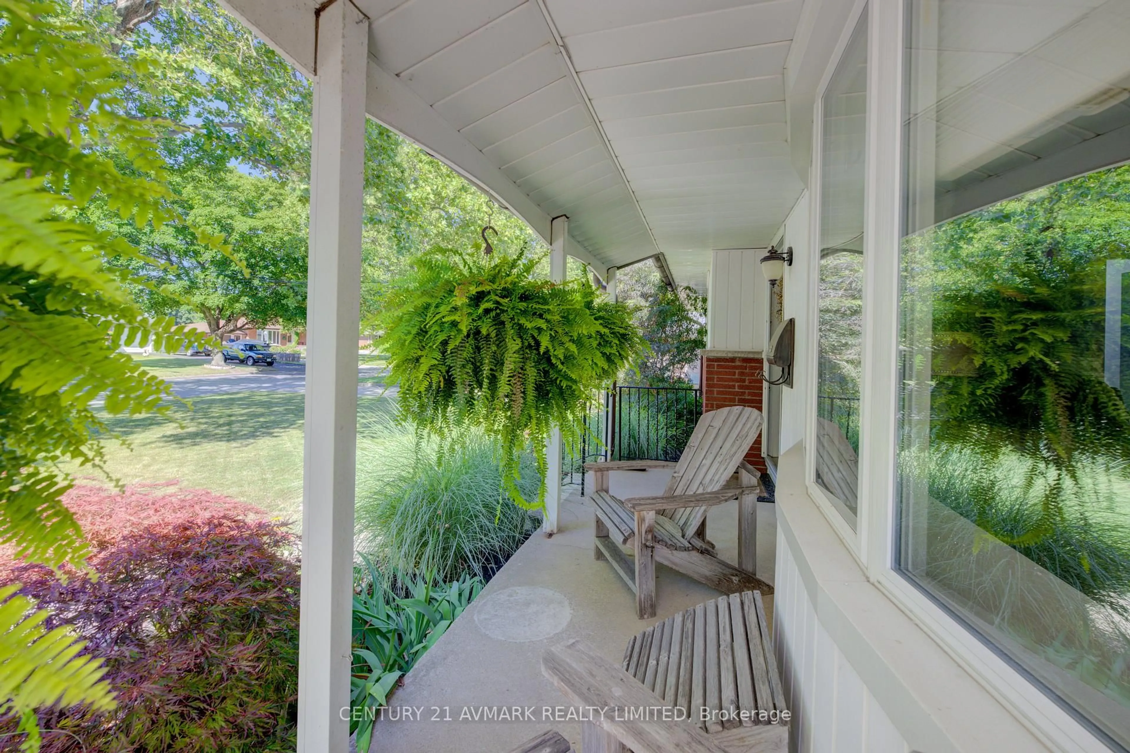 Patio, water/lake/river/ocean view for 10 Royale Rd, St. Catharines Ontario L2N 3X9