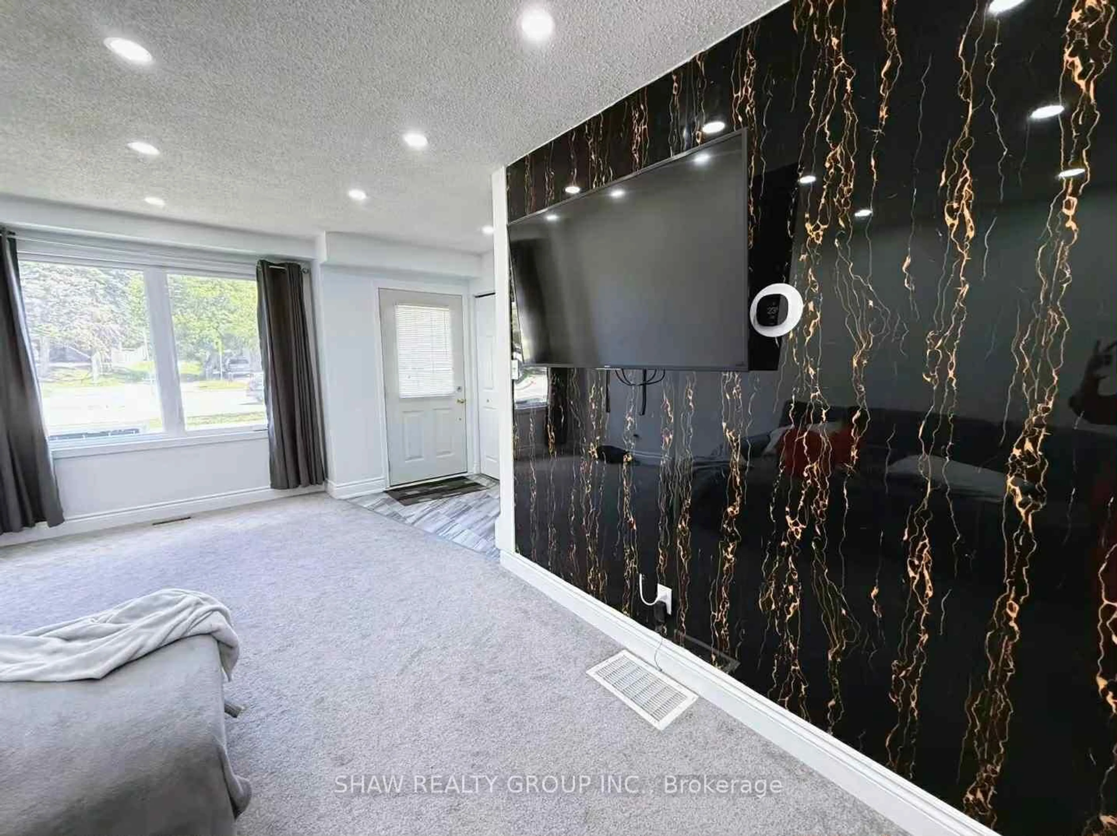 Contemporary bathroom, ceramic/tile floor for 445 Pioneer Dr #4, Kitchener Ontario N2P 1L8