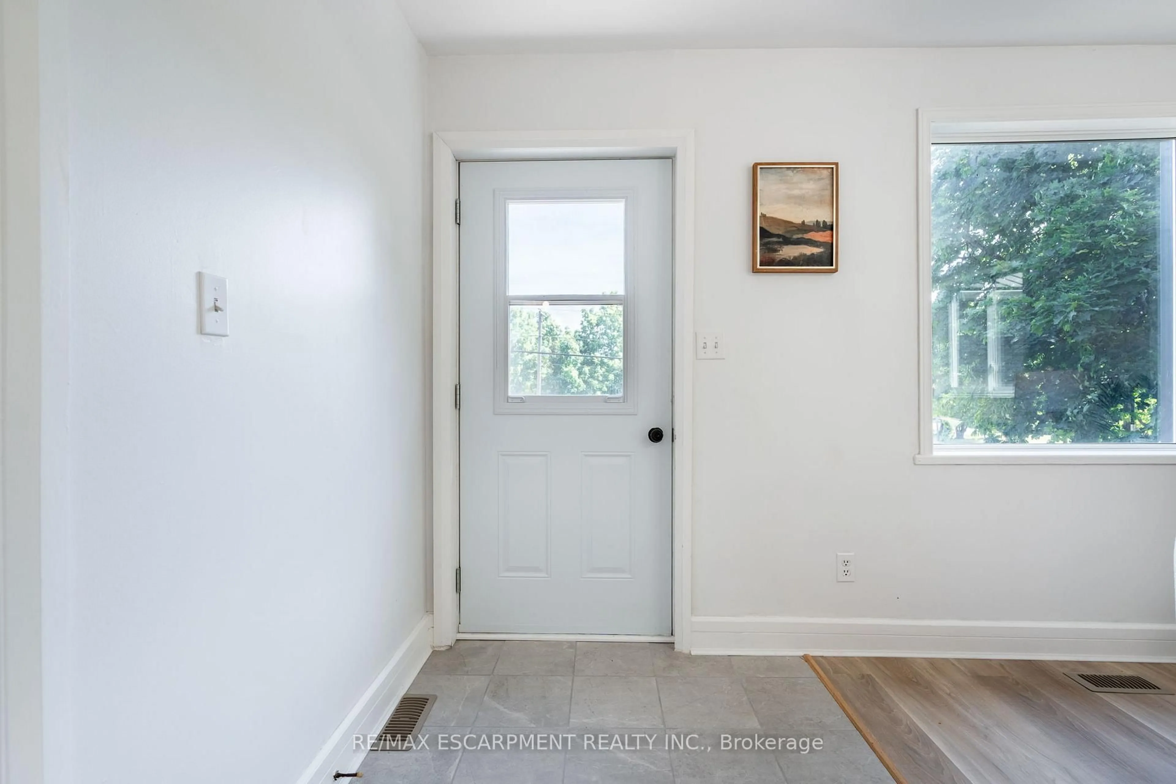 Indoor entryway for 91 Rainham Rd, Haldimand Ontario N0A 1L0