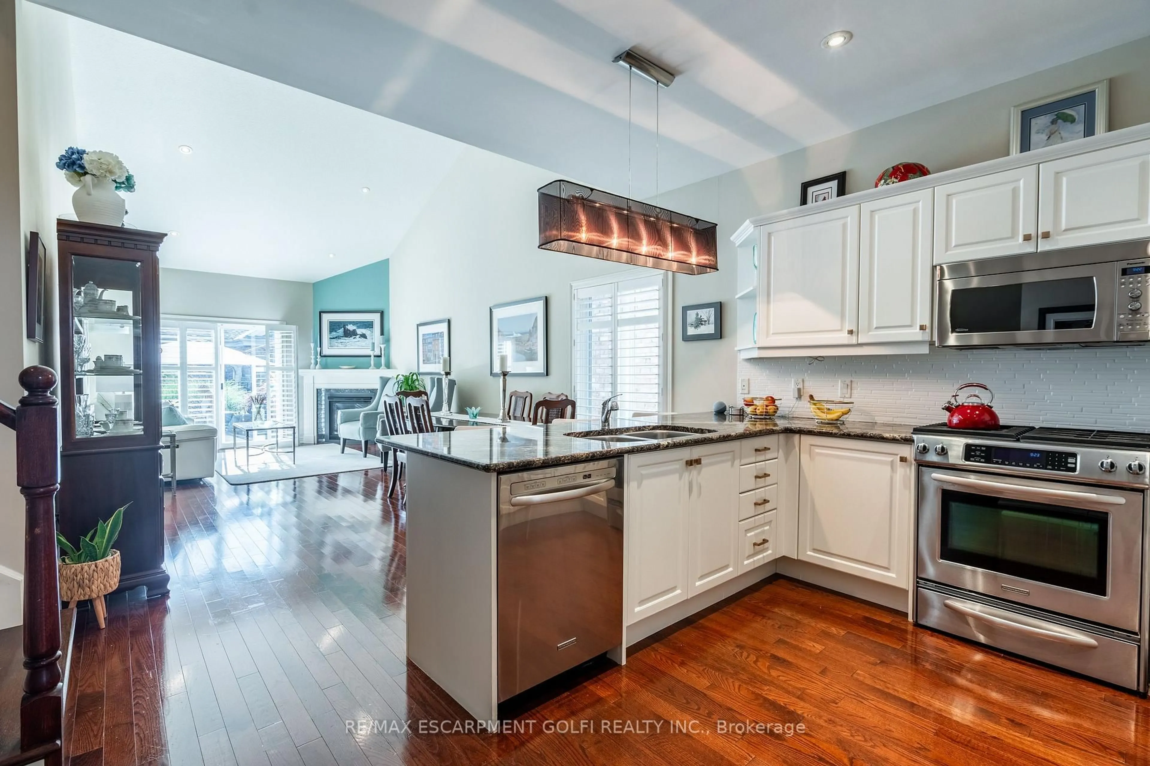Open concept kitchen, ceramic/tile floor for 56 Videl Cres, St. Catharines Ontario L2W 0A3