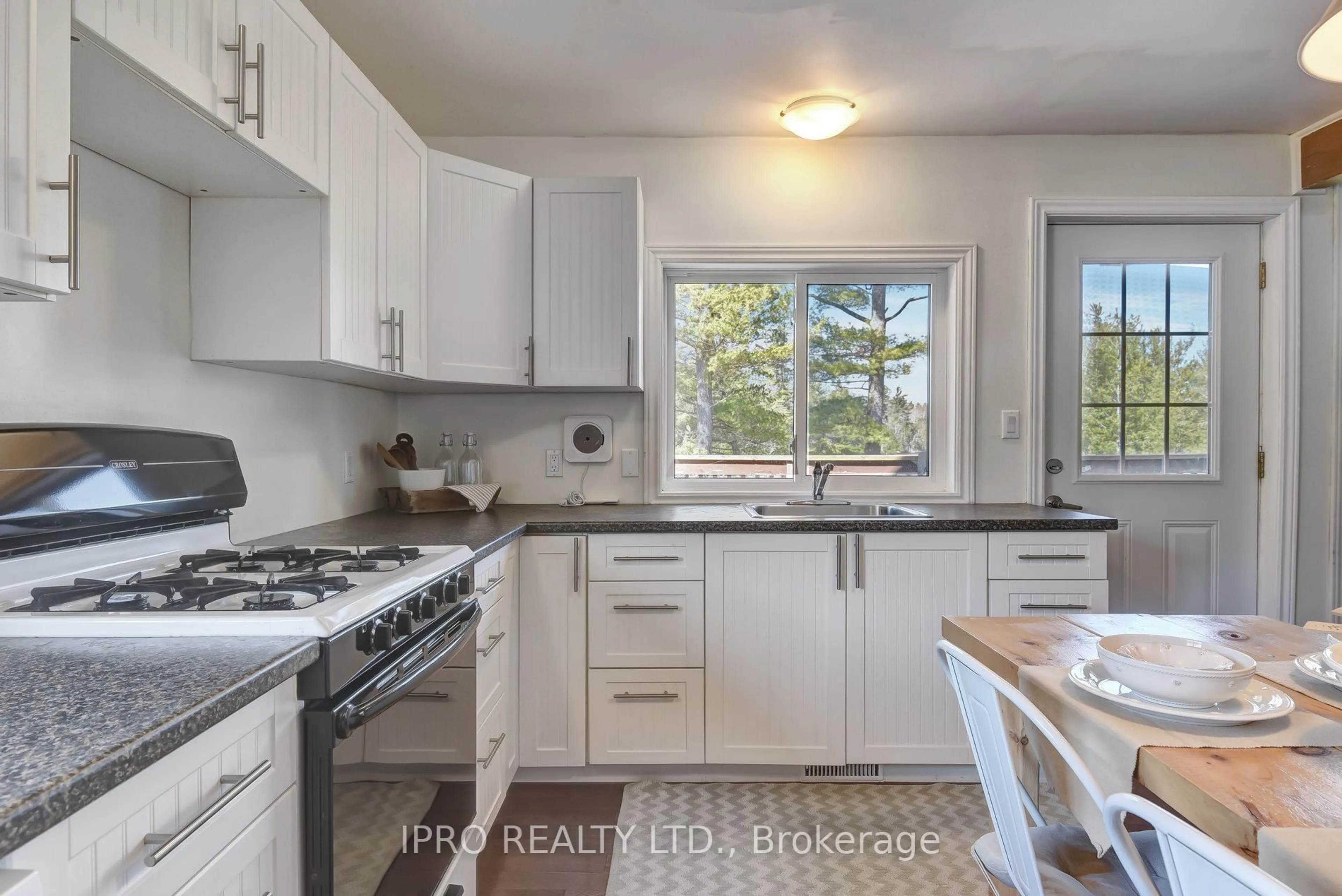 Open concept kitchen, unknown for 794 HWY 518, Seguin Ontario P2A 2W9