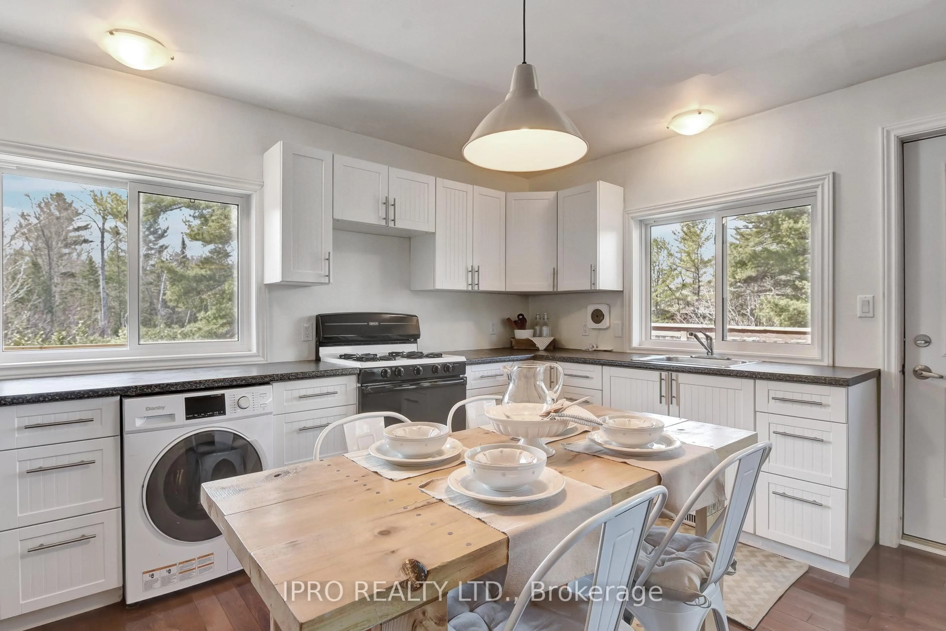 Open concept kitchen, unknown for 794 HWY 518, Seguin Ontario P2A 2W9