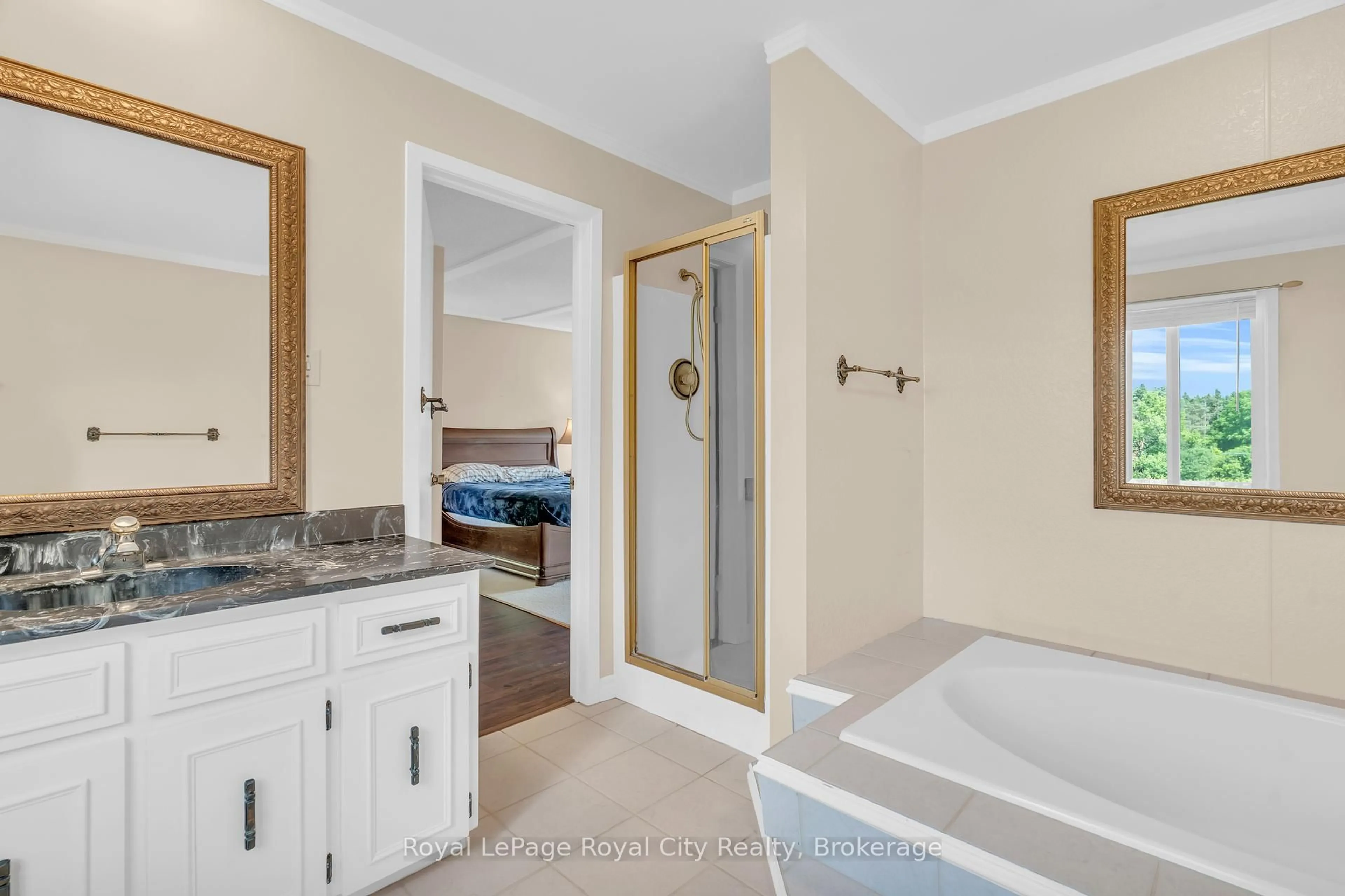 Contemporary bathroom, ceramic/tile floor for 4502 Wellington Road 35 Rd, Puslinch Ontario N1H 6J3