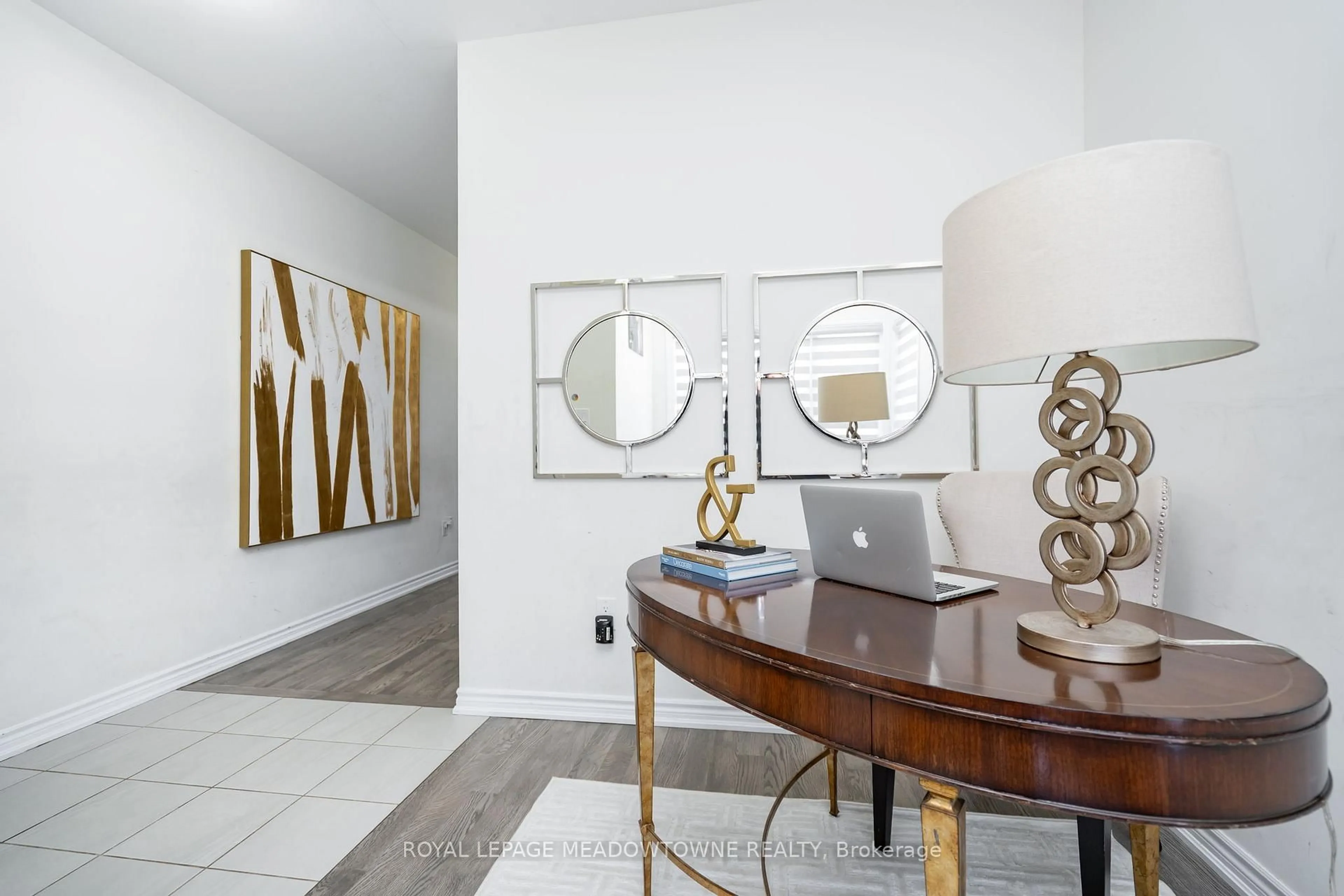 Indoor entryway for 16 Bethune Ave, Welland Ontario L3B 0H5
