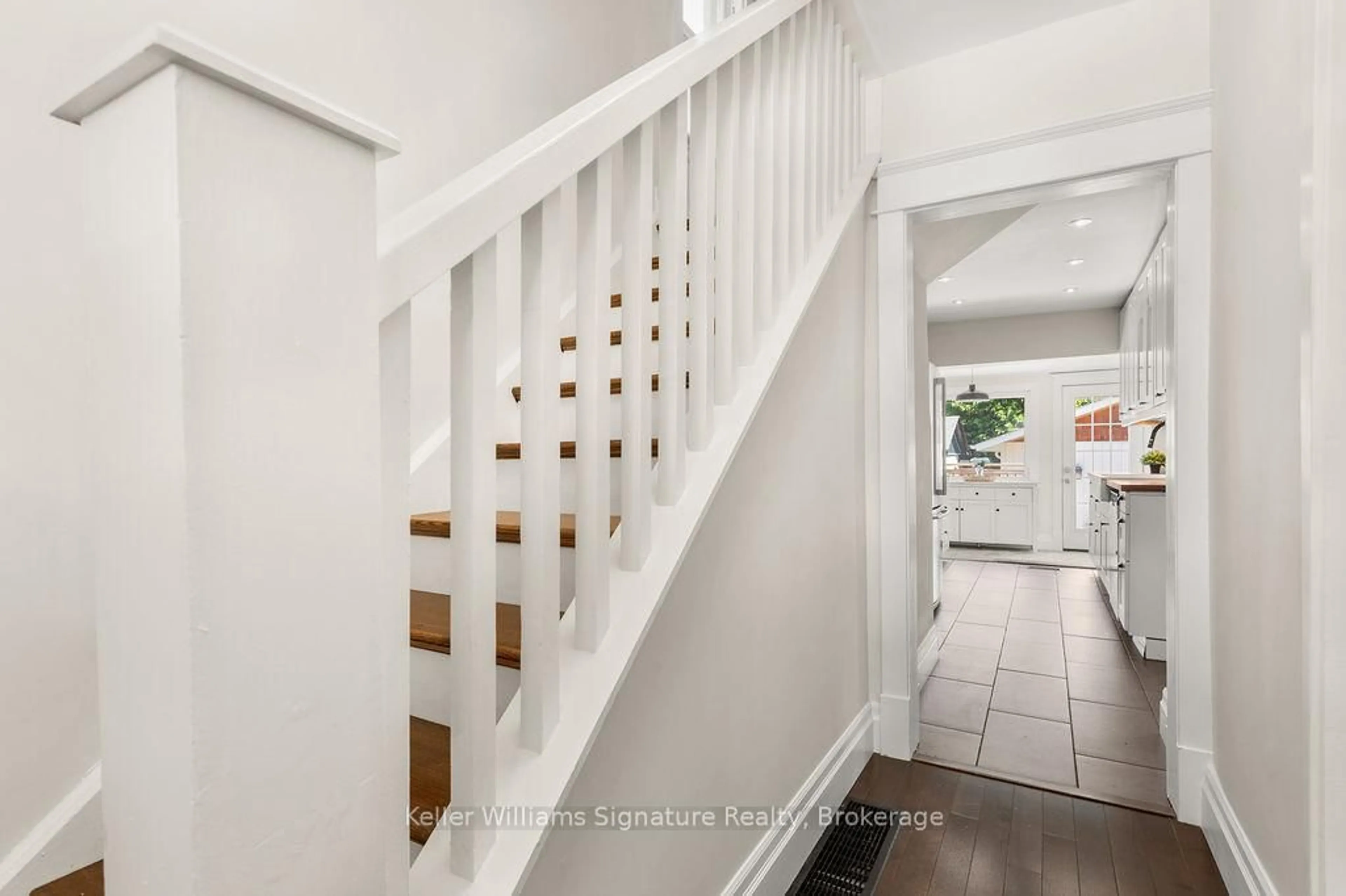 Stairs for 108 Belmont Ave, Hamilton Ontario L8L 7M1