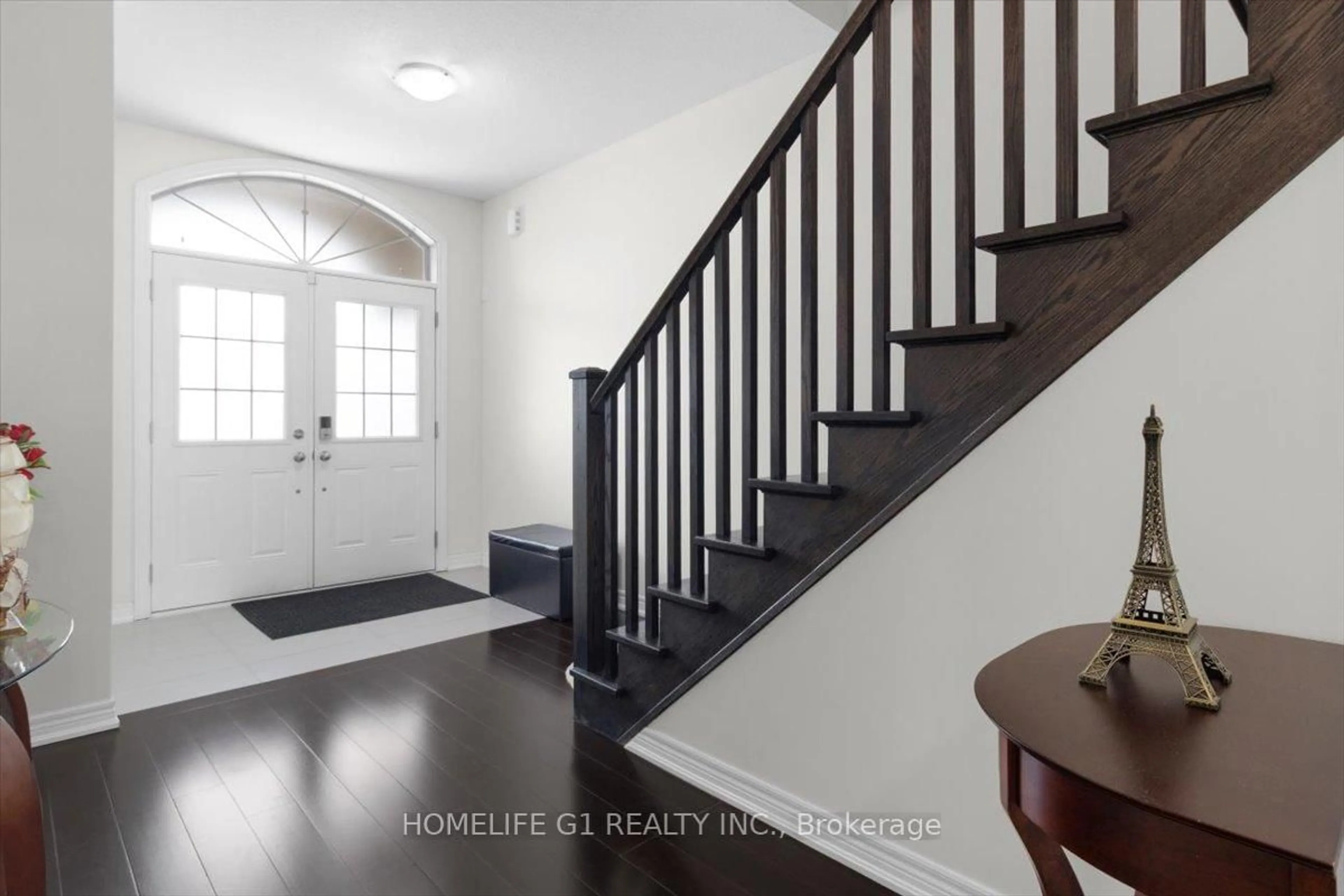 Indoor entryway for 16 Weathering Hts, Hamilton Ontario L8J 0E7