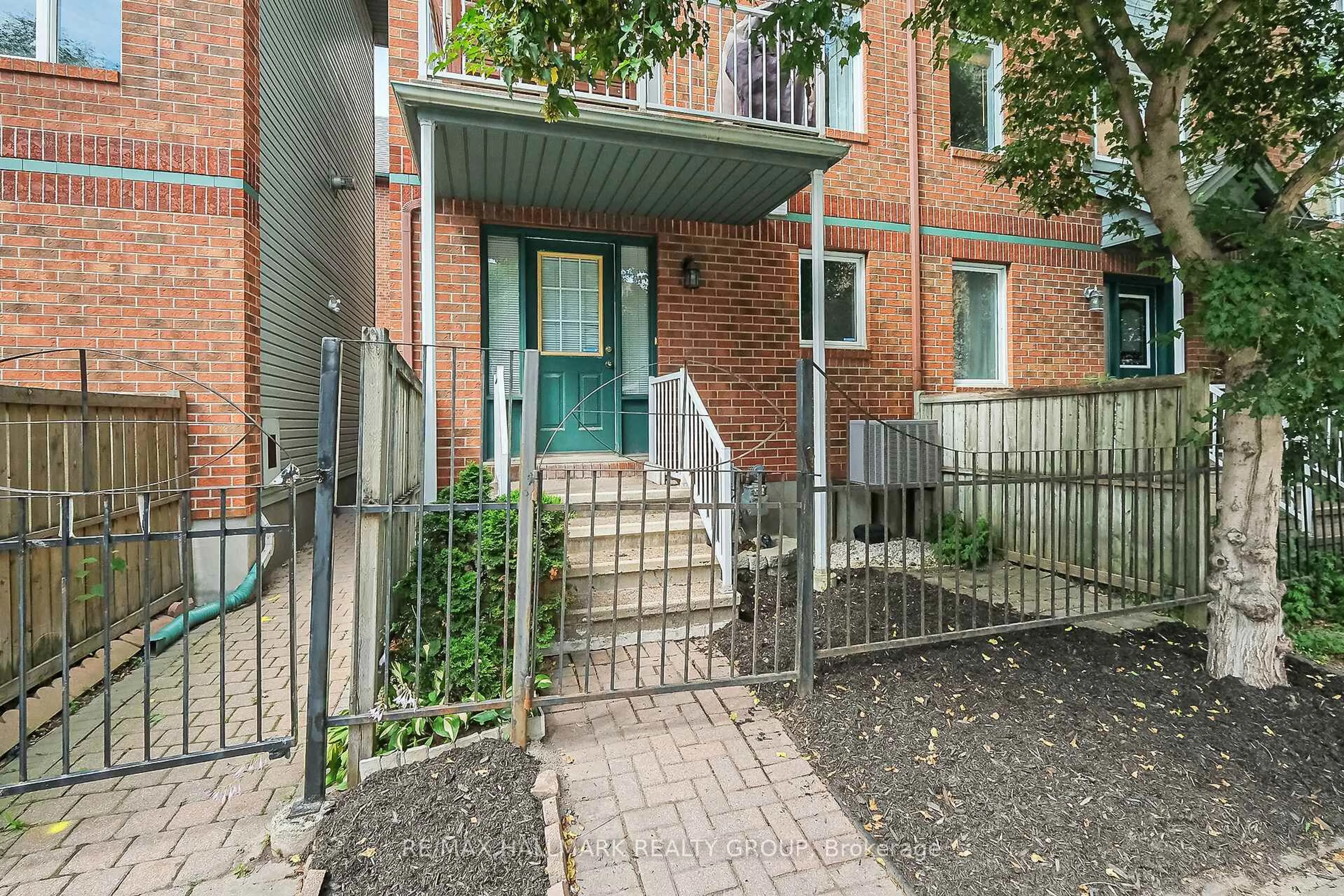 Unknown for 9 Radstock Private, Ottawa Ontario K1R 5J8
