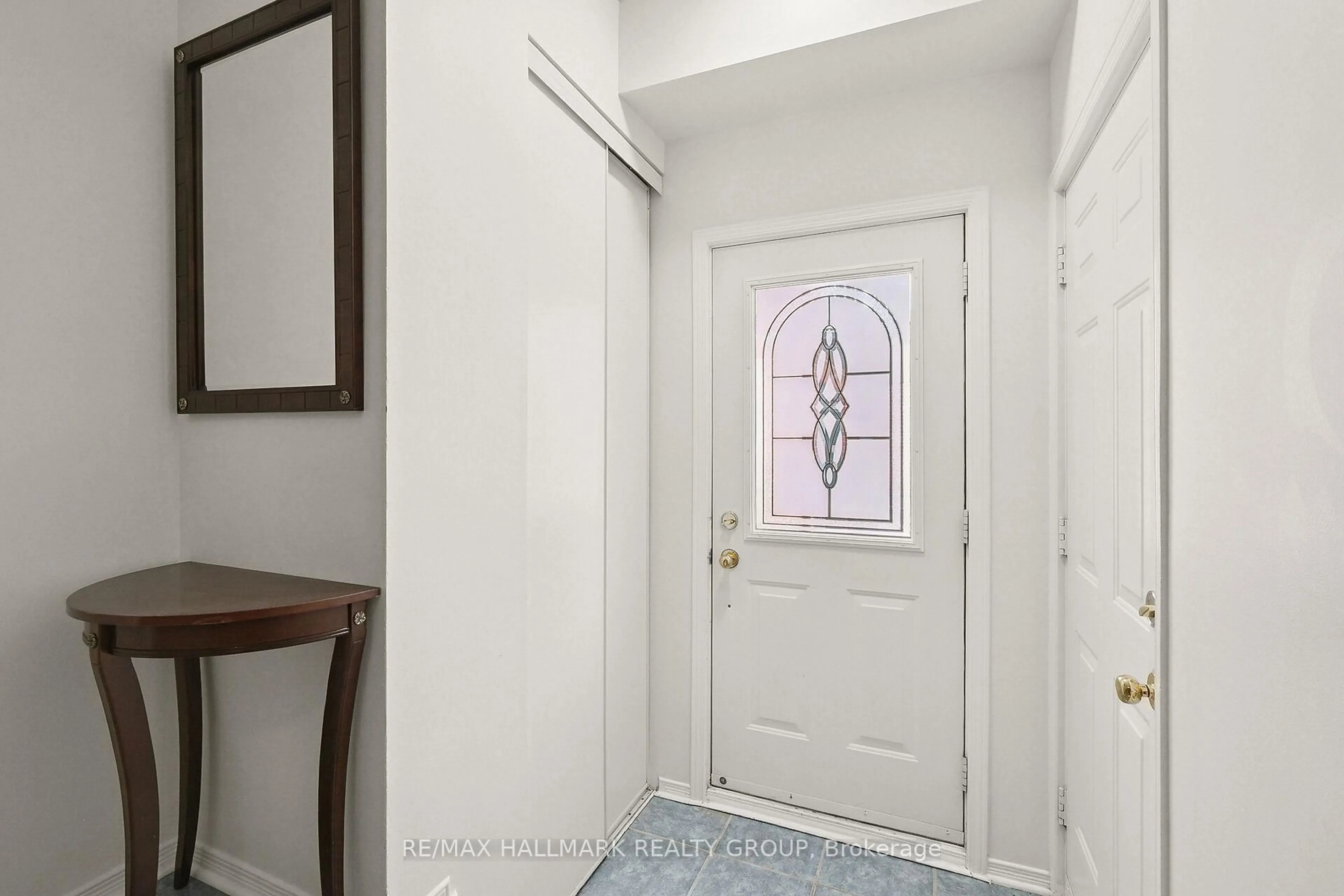 Indoor entryway for 9 Radstock Private, Ottawa Ontario K1R 5J8