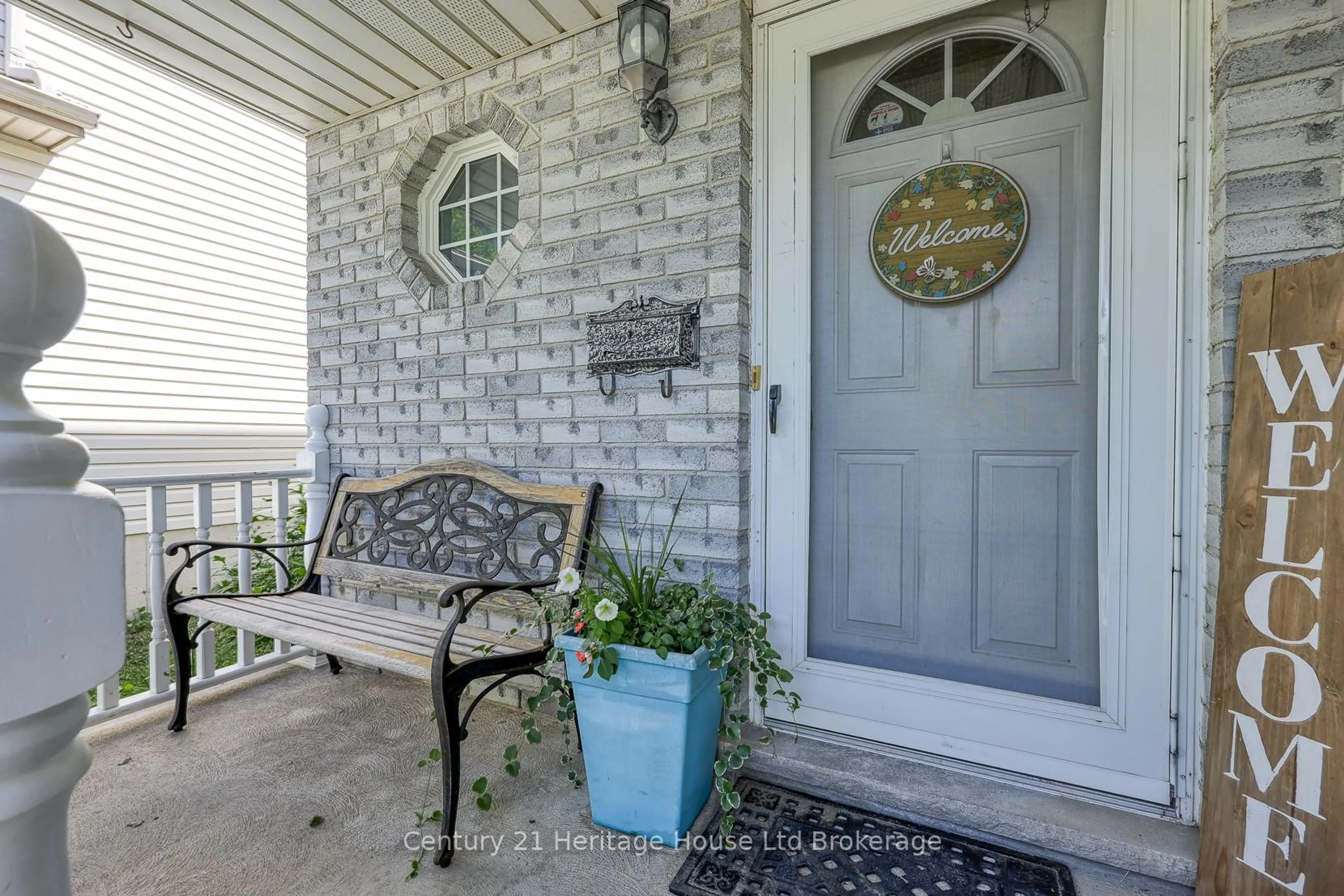 Indoor entryway for 67 Stafford St, Woodstock Ontario N4S 3Z8