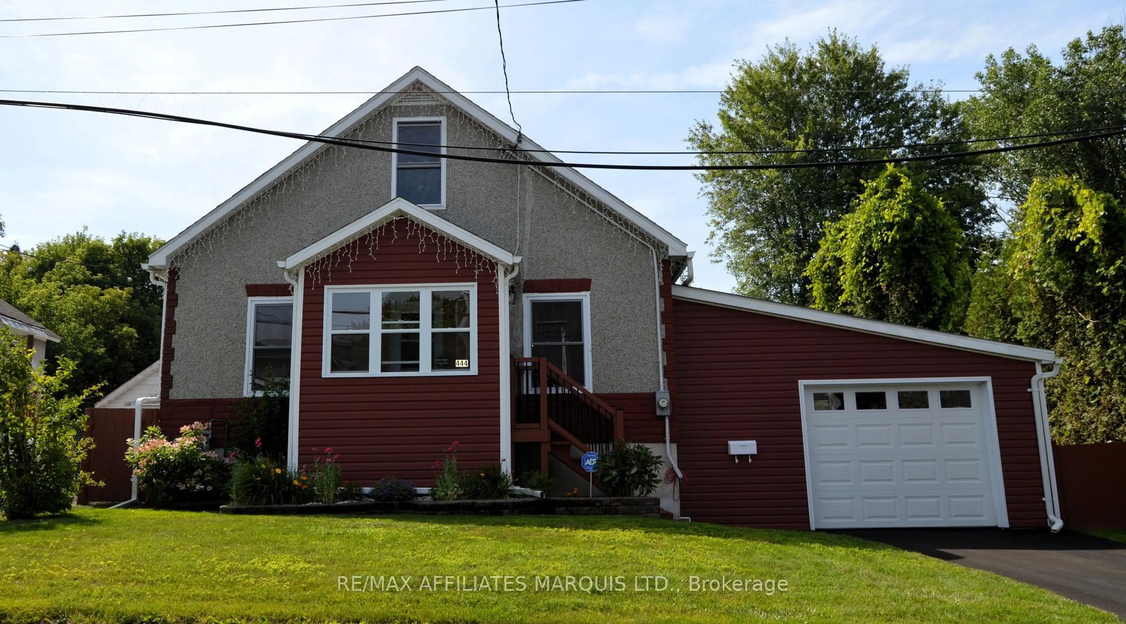 Home with vinyl exterior material, street for 444 Eighth St, Cornwall Ontario K6H 5R5