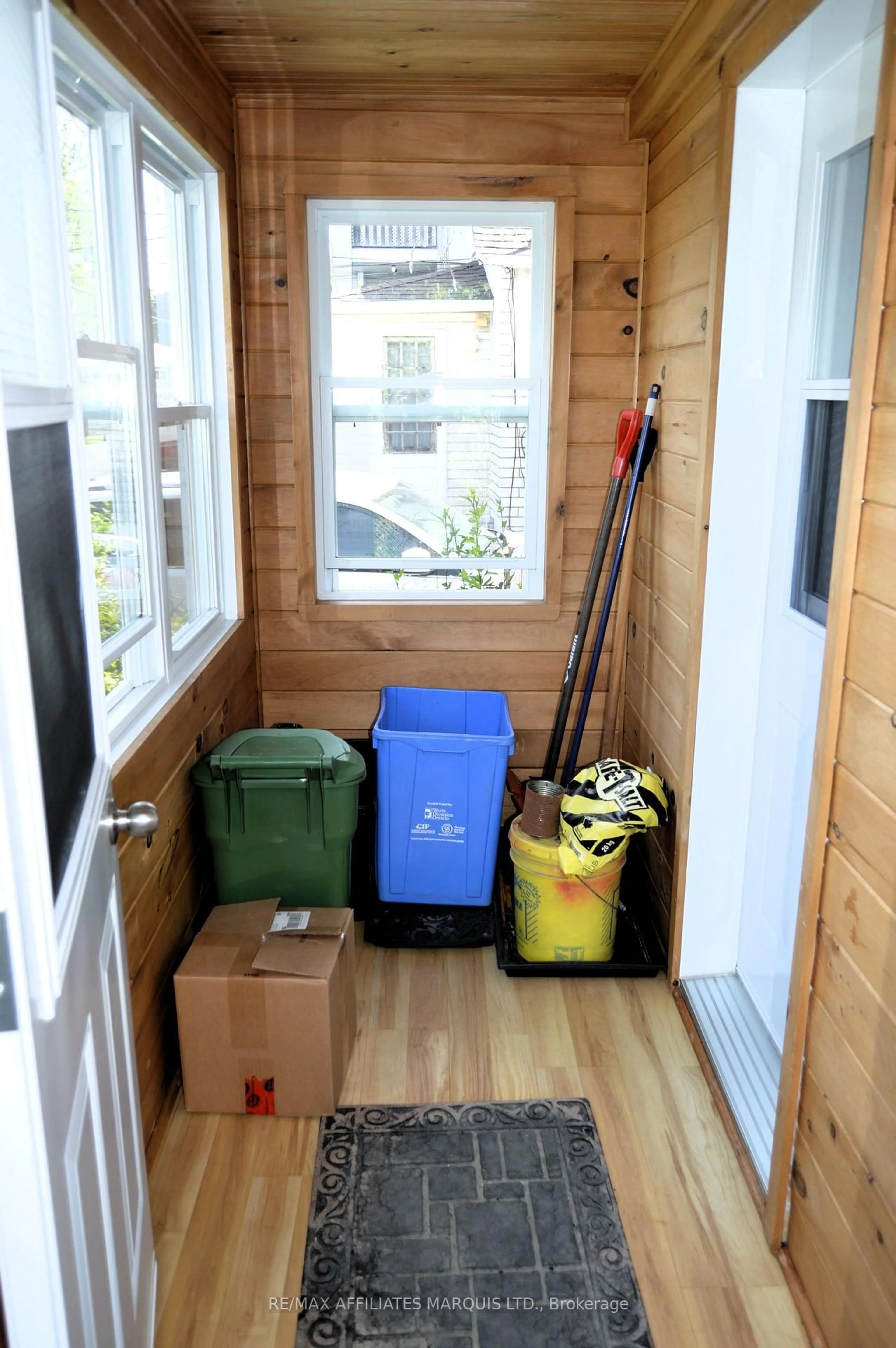 Indoor entryway for 444 Eighth St, Cornwall Ontario K6H 5R5