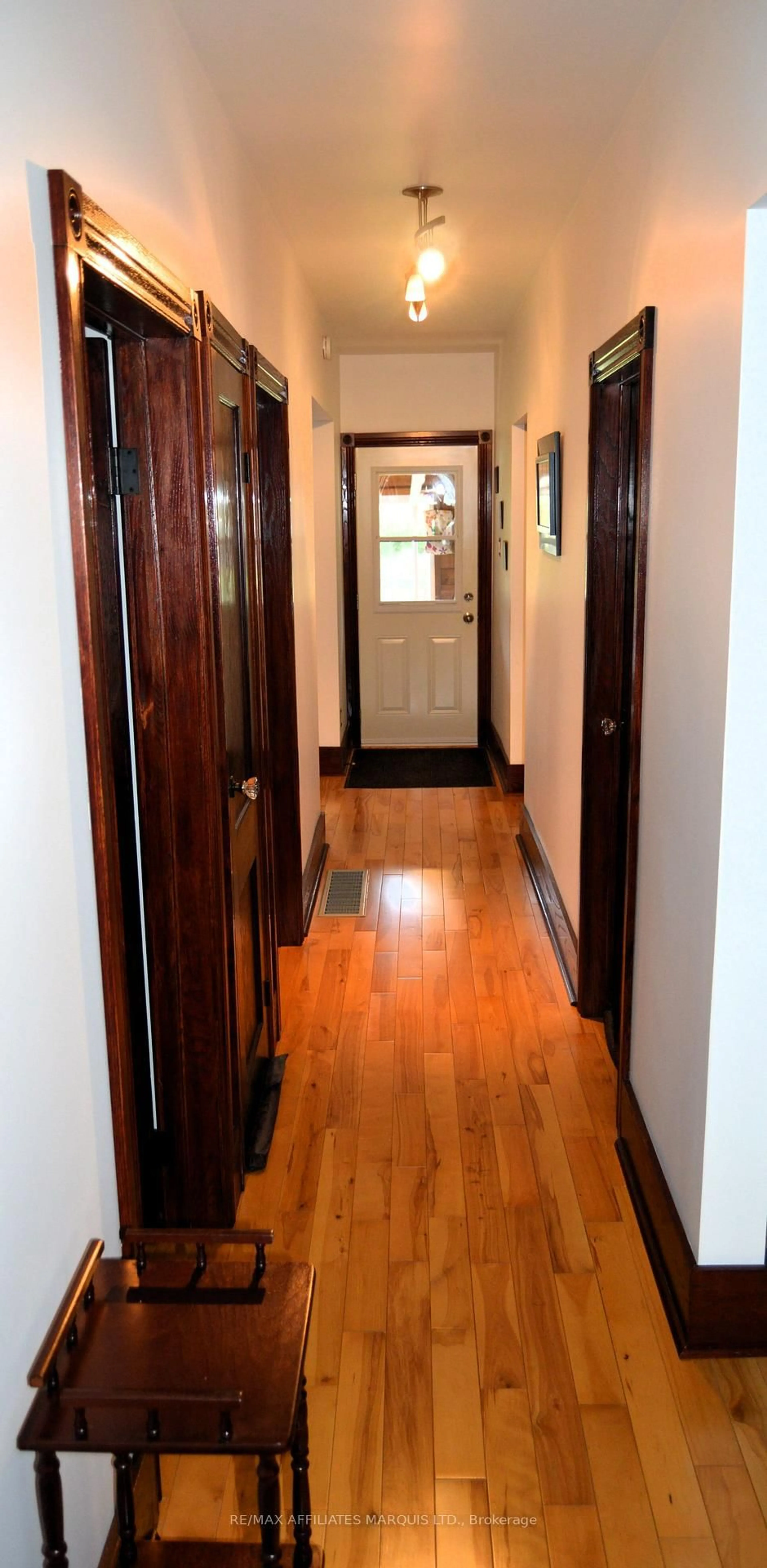 Indoor entryway for 444 Eighth St, Cornwall Ontario K6H 5R5