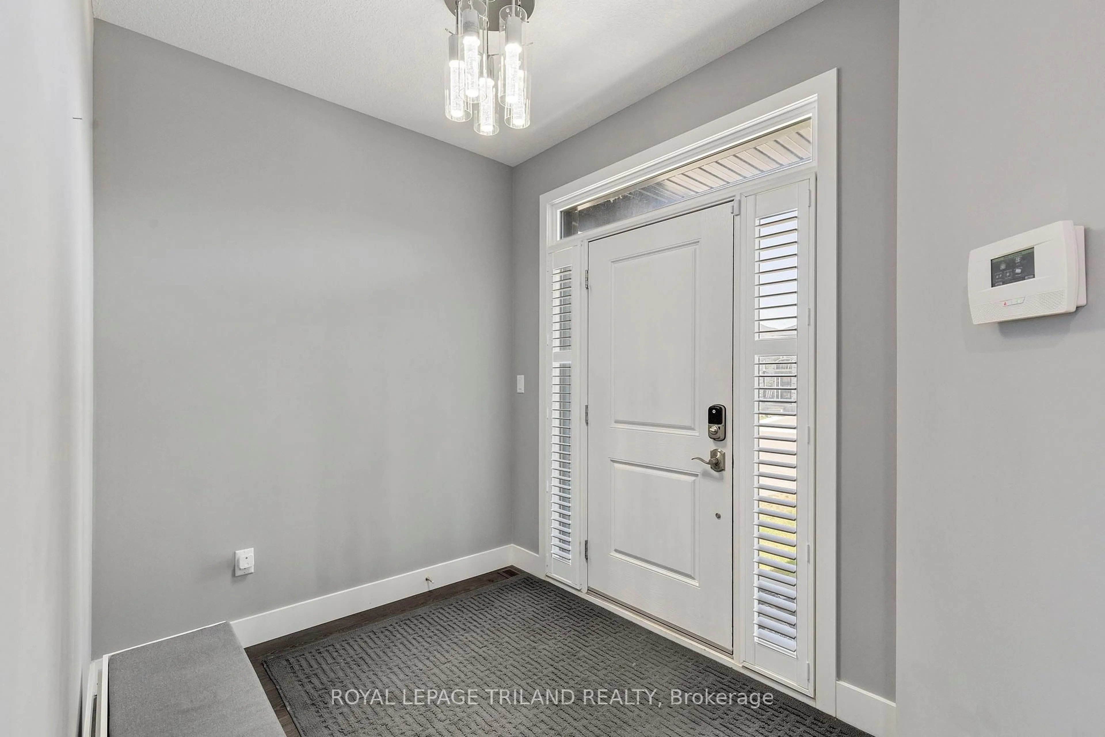 Indoor entryway for 1573 Drew St, London East Ontario N5V 0C3