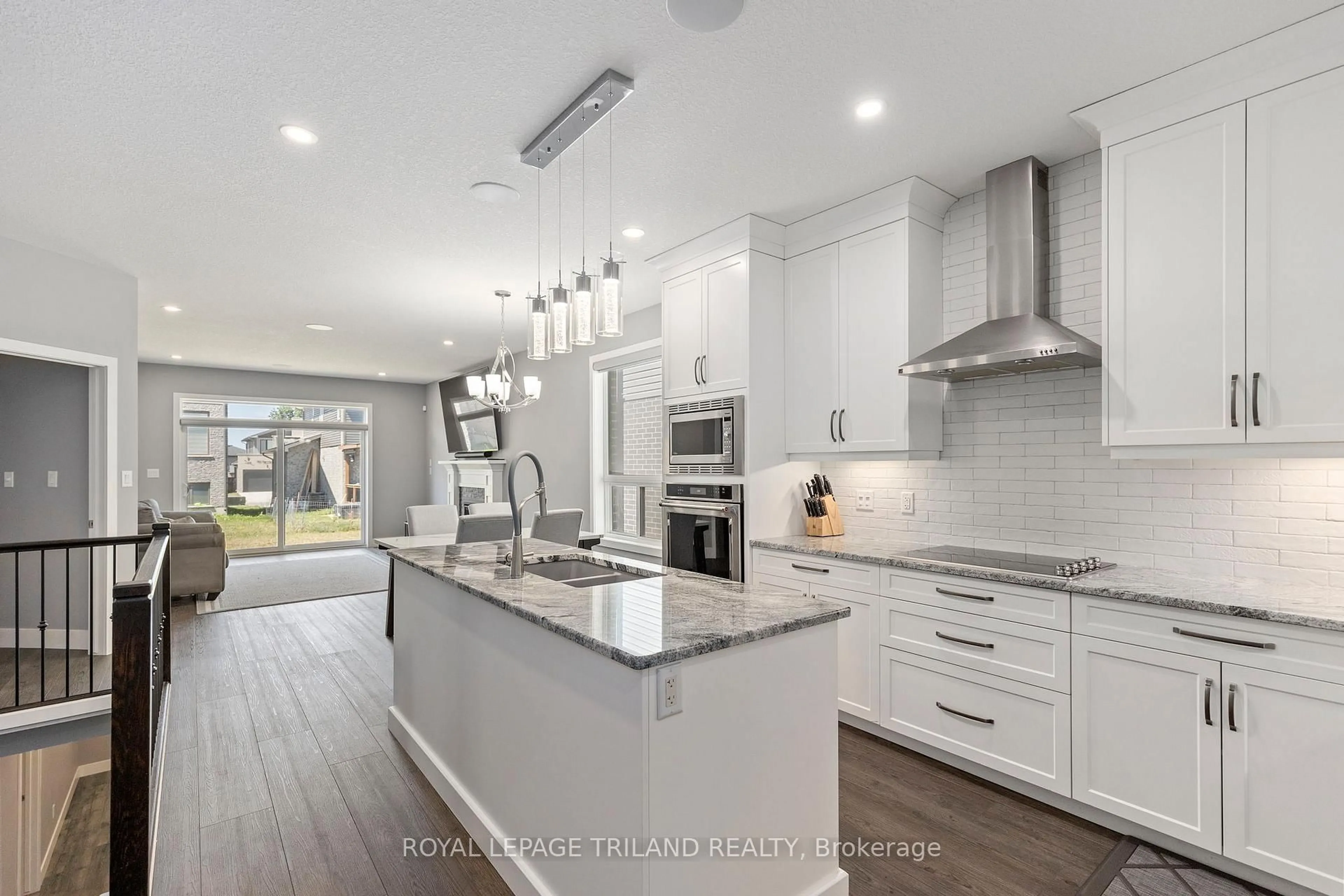 Open concept kitchen, ceramic/tile floor for 1573 Drew St, London East Ontario N5V 0C3