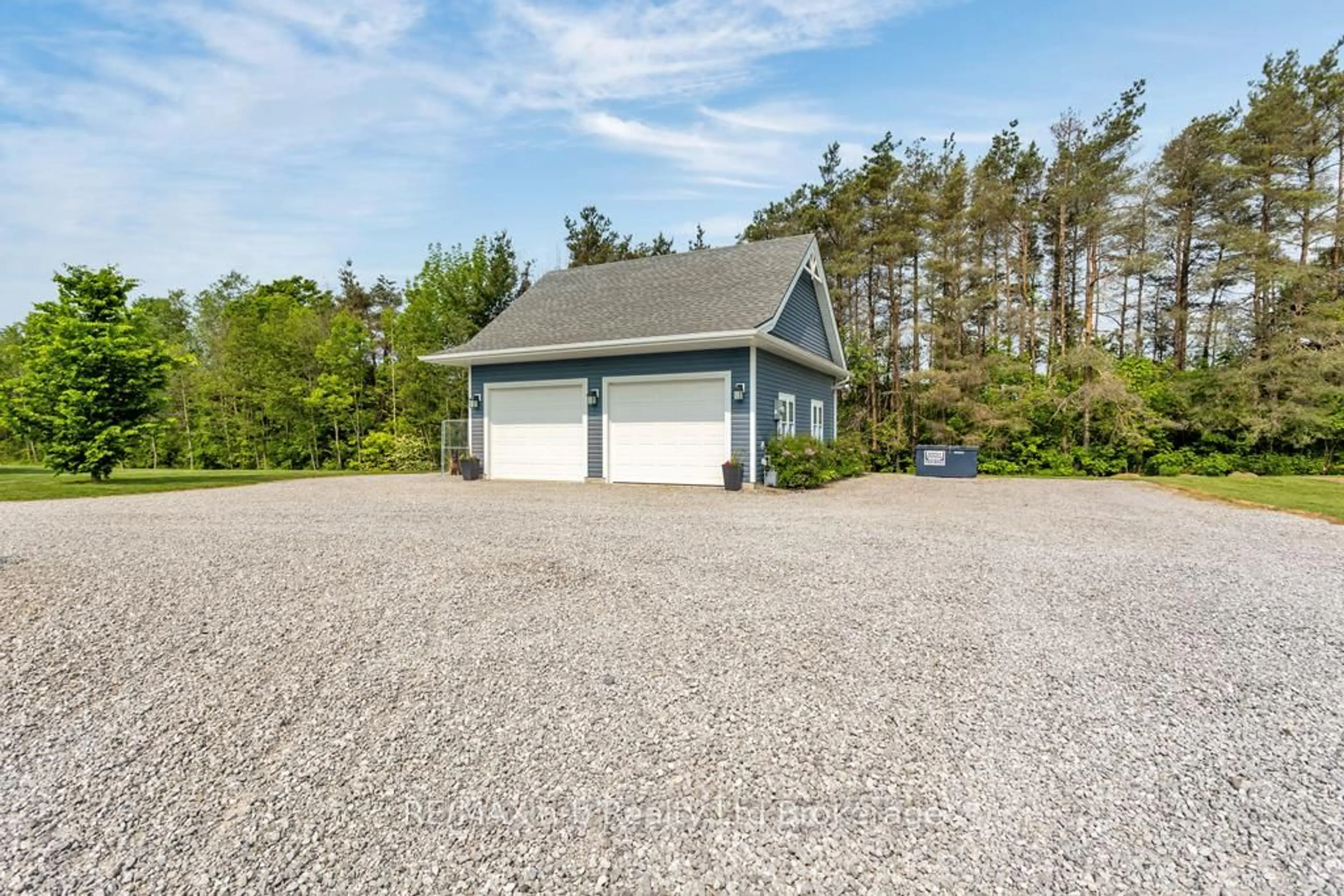 Indoor garage for 210 Beach Lane, Norfolk Ontario N0E 1G0