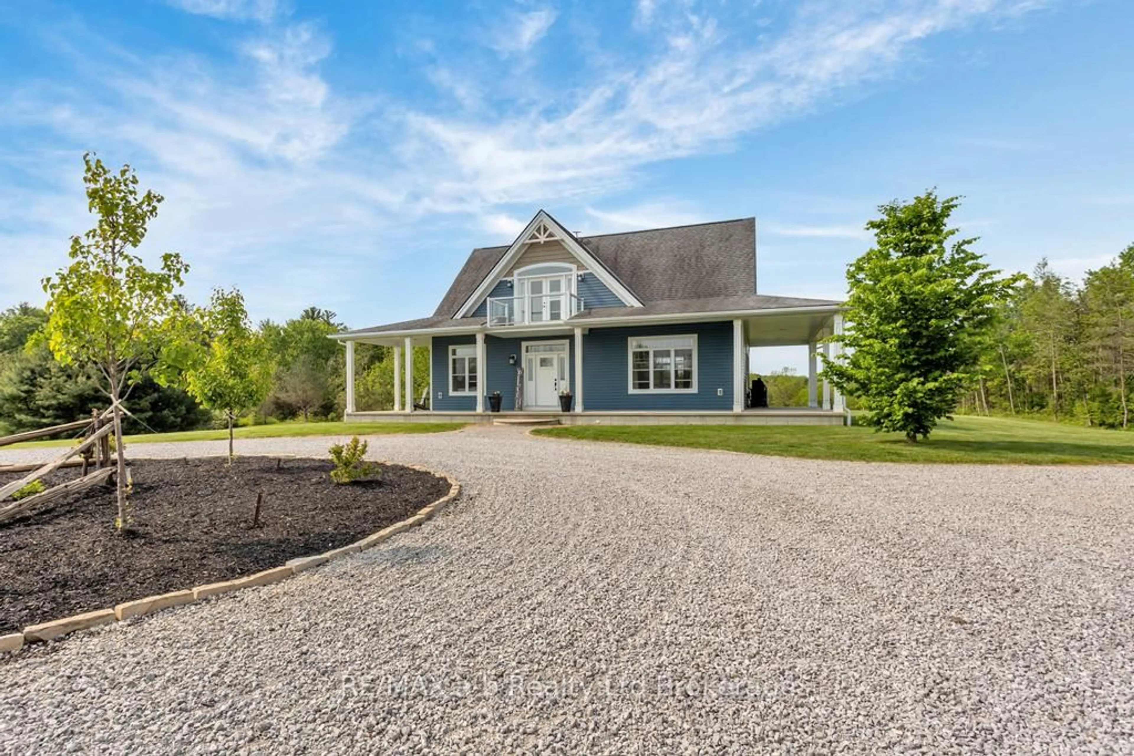 Home with vinyl exterior material, unknown for 210 Beach Lane, Norfolk Ontario N0E 1G0