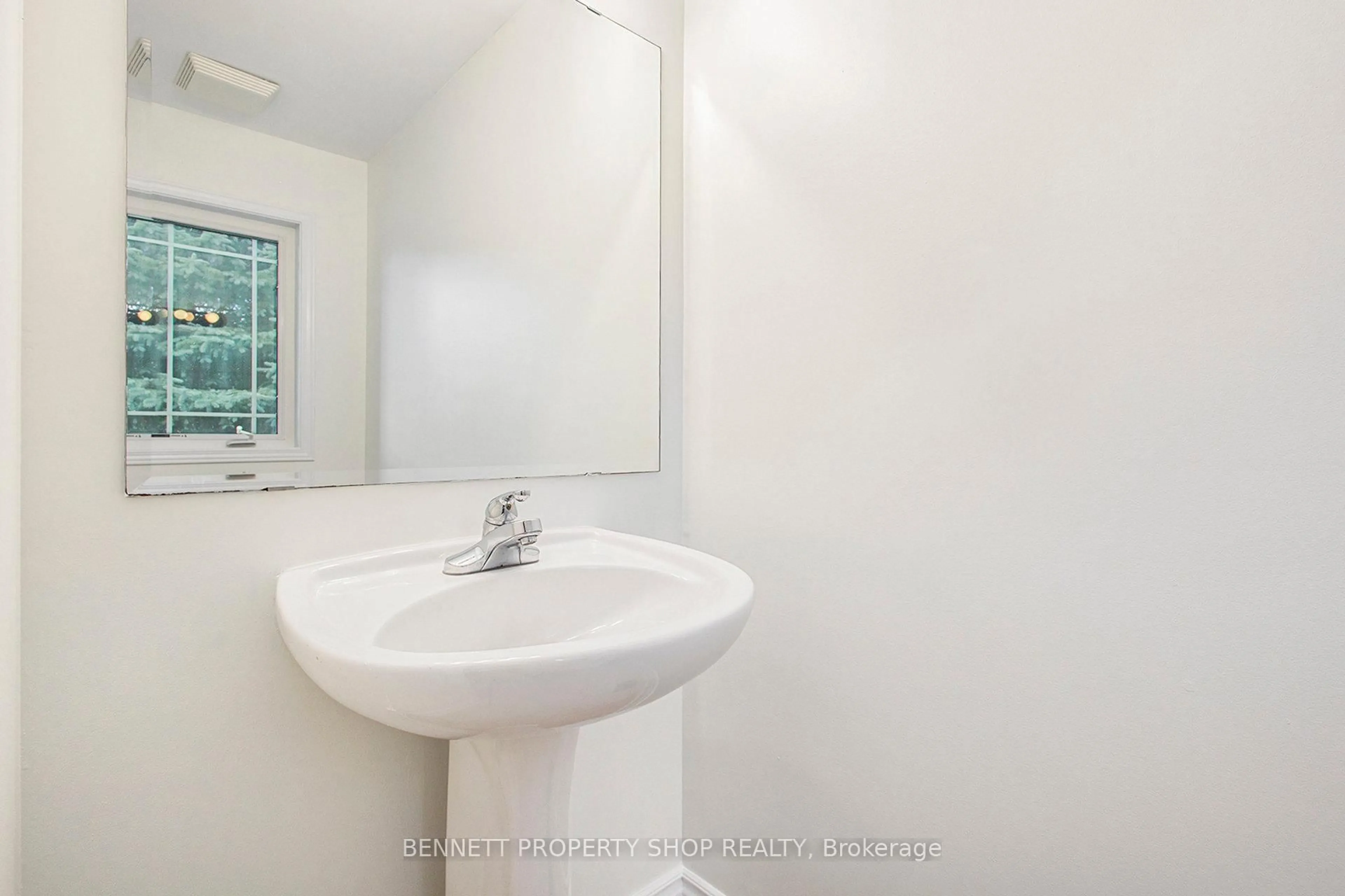 Standard bathroom, unknown for 508 Pepperville Cres, Ottawa Ontario K2M 0E3