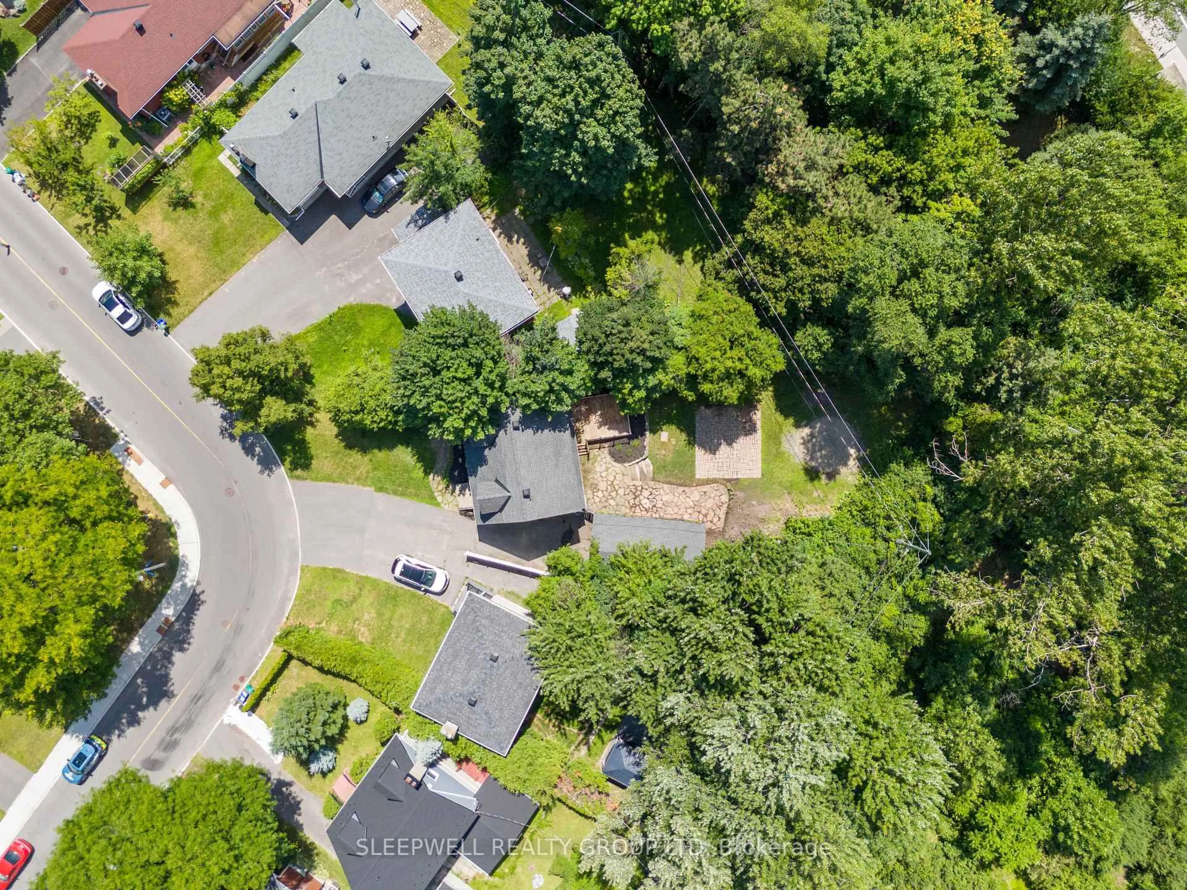 A pic from outside/outdoor area/front of a property/back of a property/a pic from drone, street for 2209 Belair Dr, Ottawa Ontario K2C 0X2