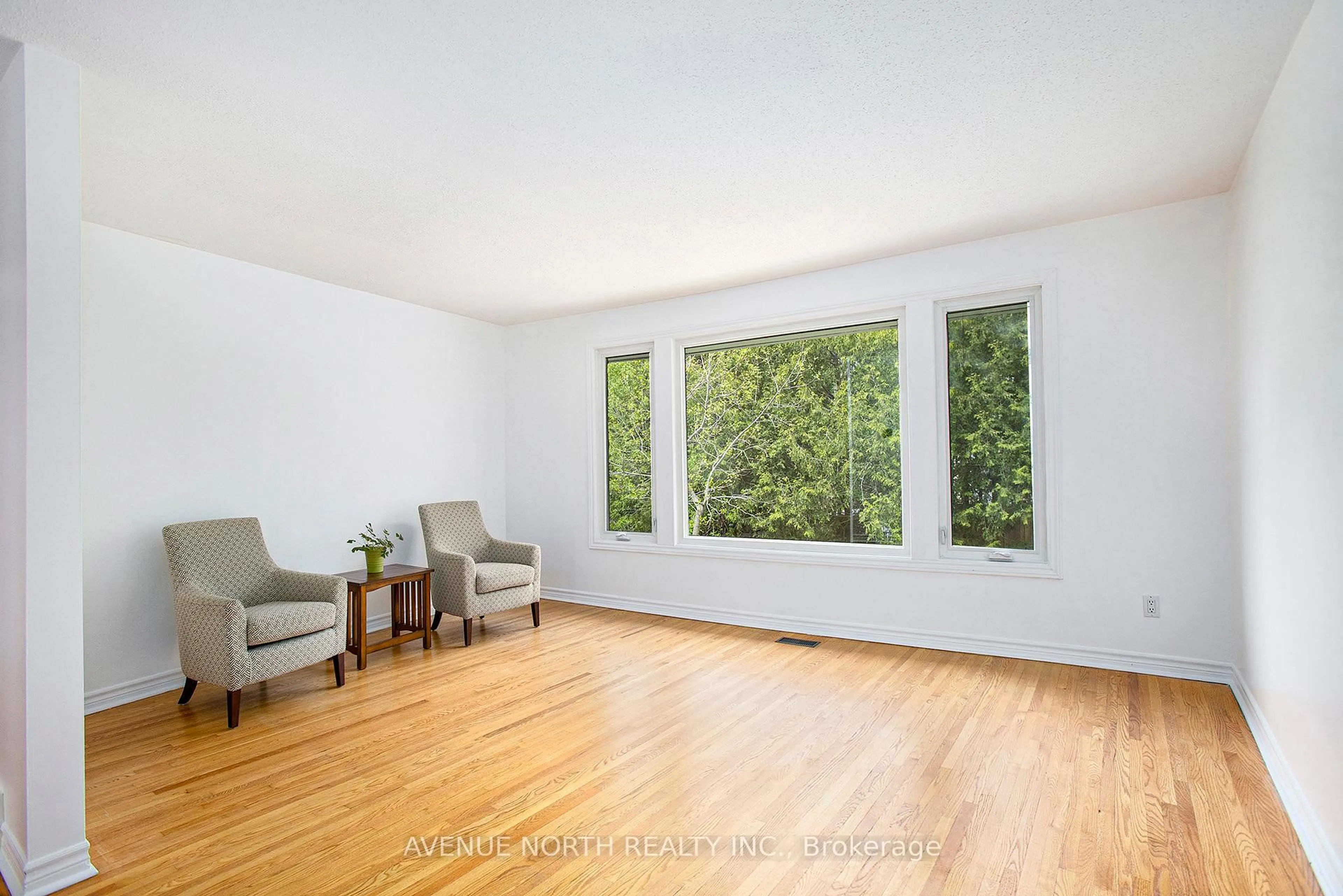 A pic of a room for 767 A Springland Dr, Ottawa Ontario K1V 6L9