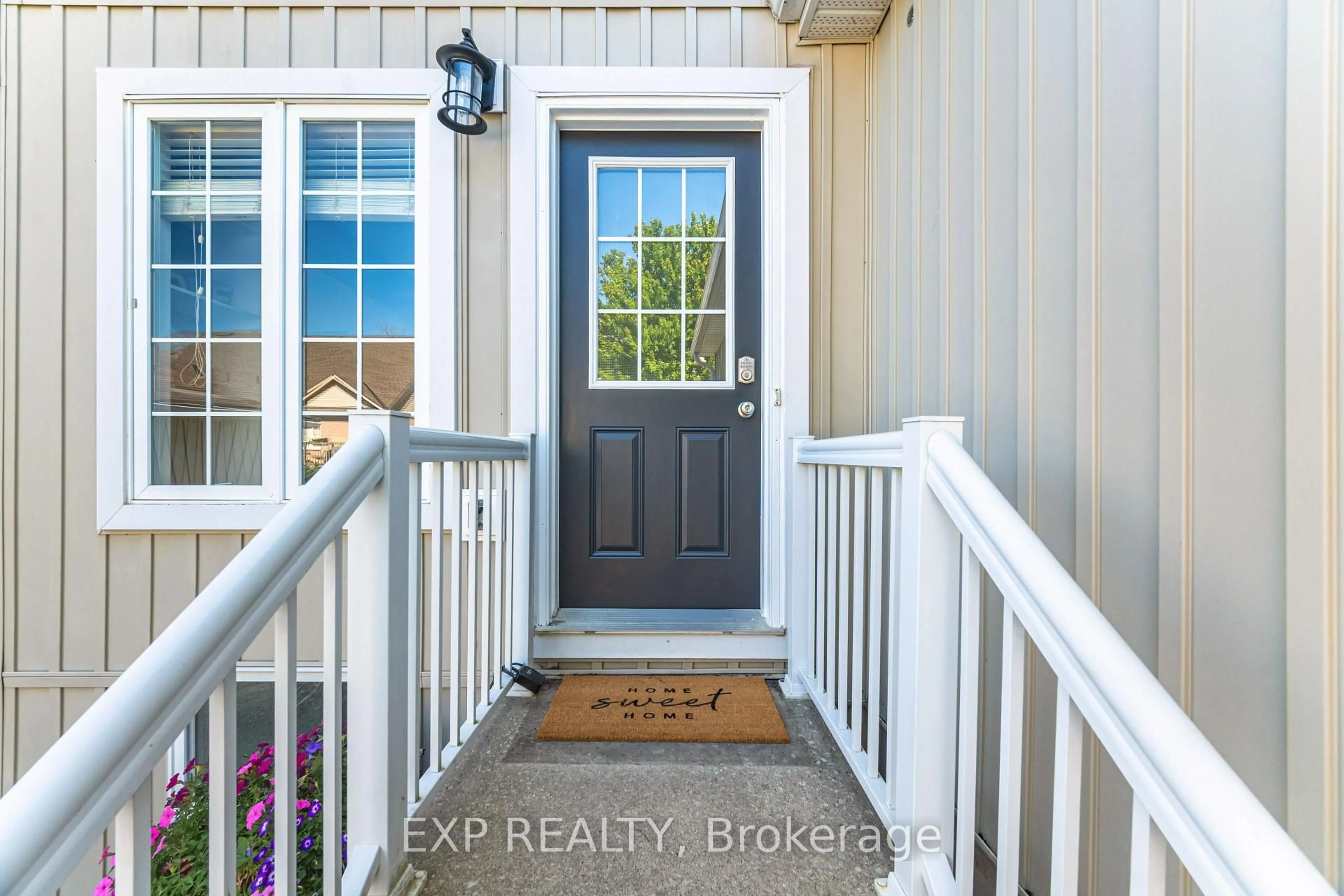 Indoor entryway for 454 Isaac Lane, Guelph/Eramosa Ontario N0B 2K0