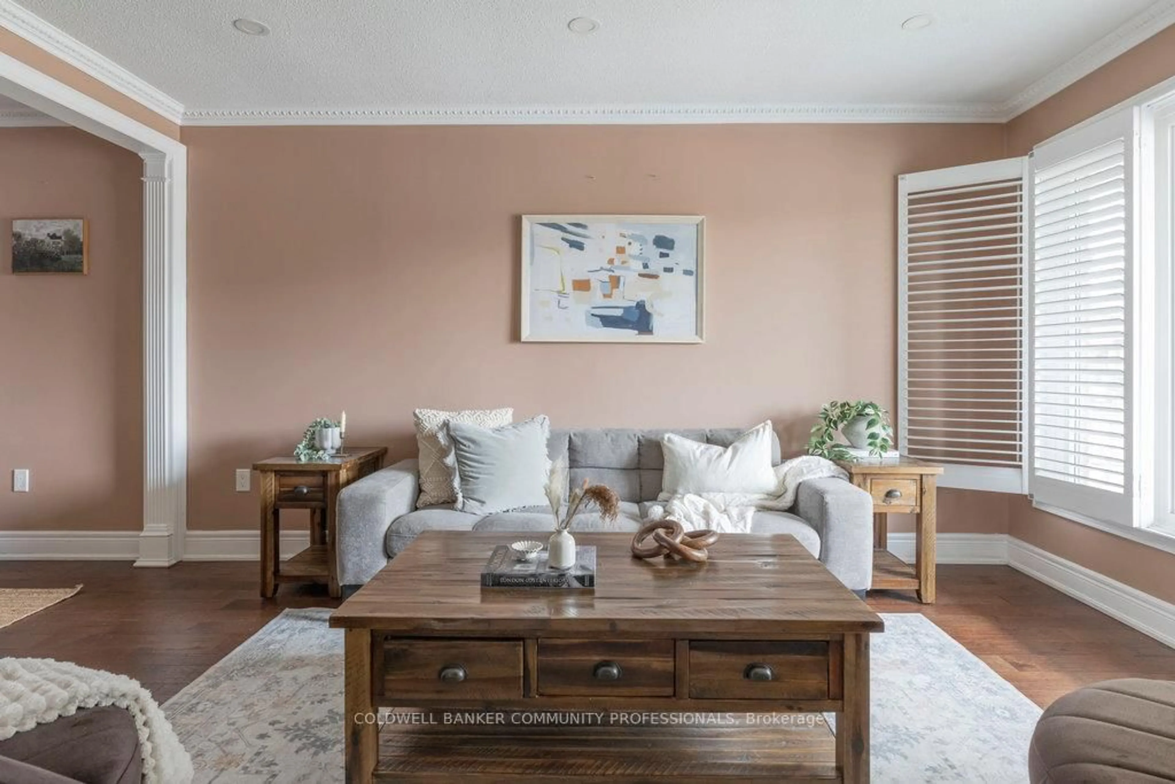 Living room with furniture, wood/laminate floor for 8 Colgate Crt, Hamilton Ontario L9C 6Z6