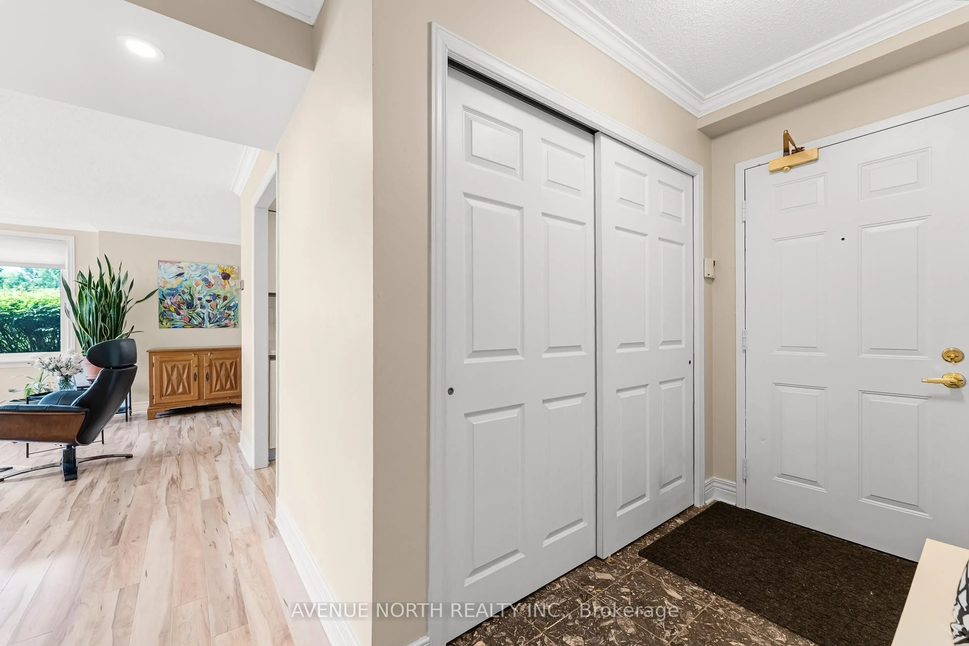 Indoor entryway for 969 North River Rd #106, Ottawa Ontario K1K 3V3