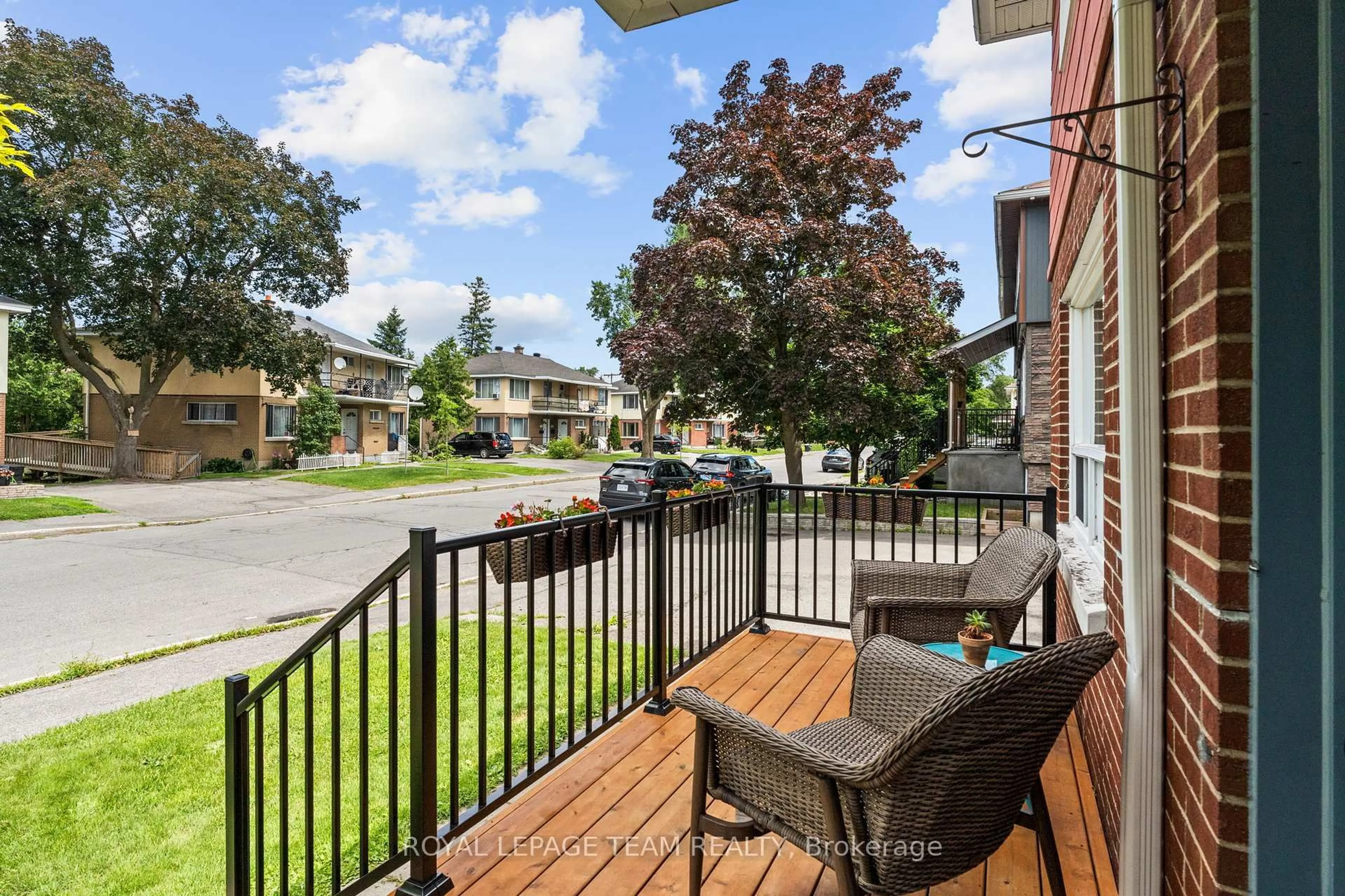 Patio, street for 334 Queen Mary St, Ottawa Ontario K1K 1W9