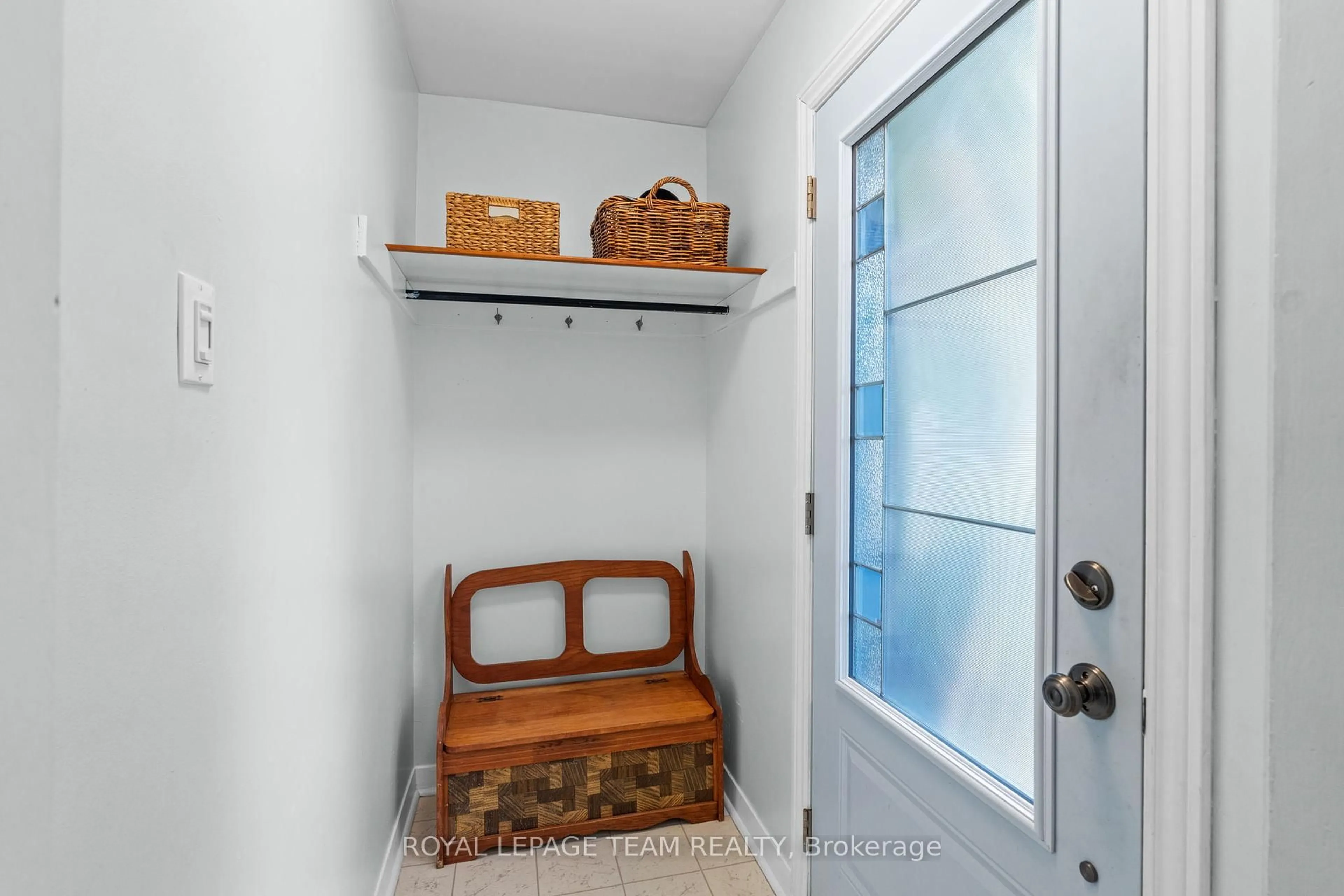 Indoor entryway for 334 Queen Mary St, Ottawa Ontario K1K 1W9