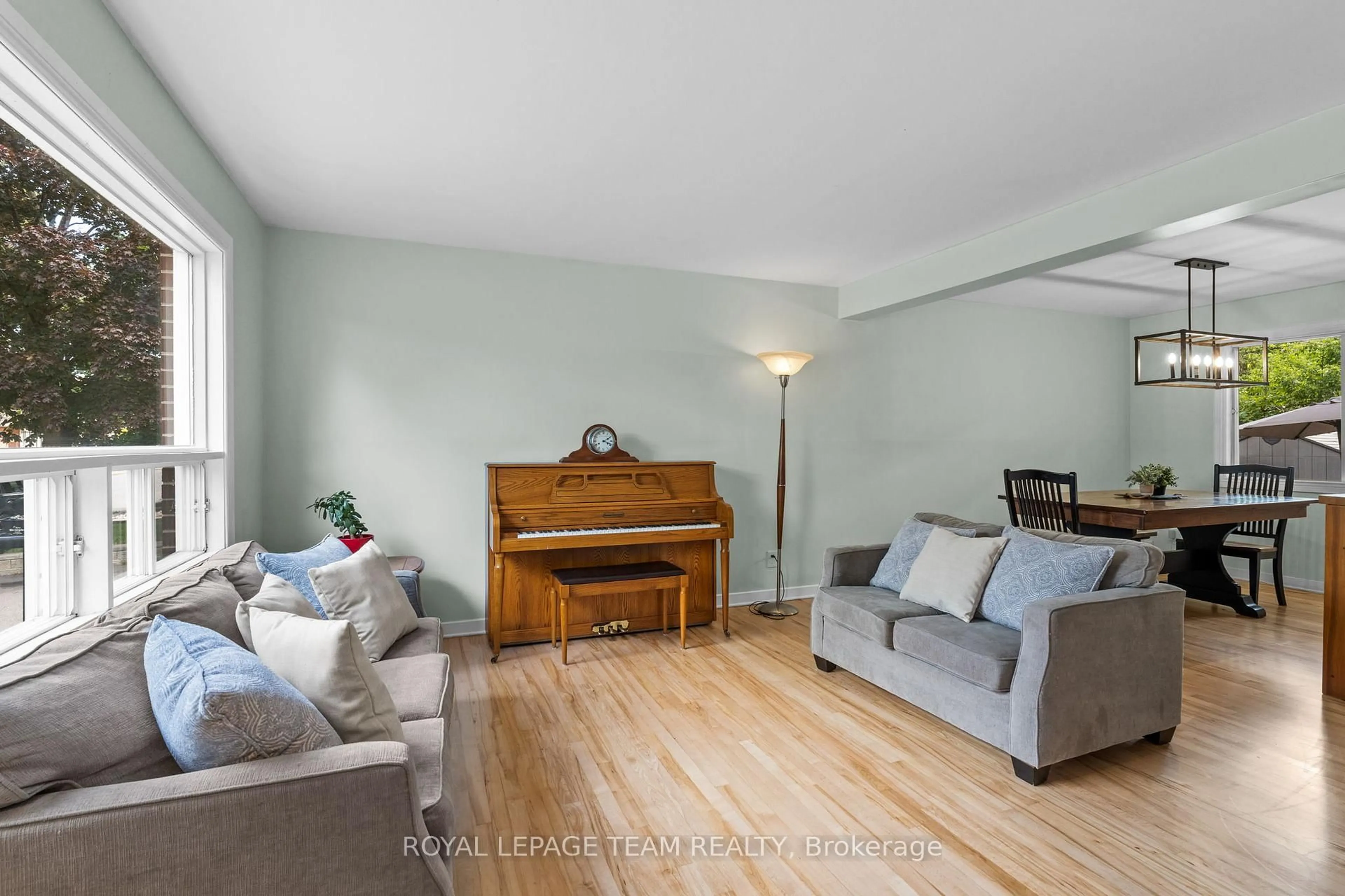 Living room with furniture, unknown for 334 Queen Mary St, Ottawa Ontario K1K 1W9