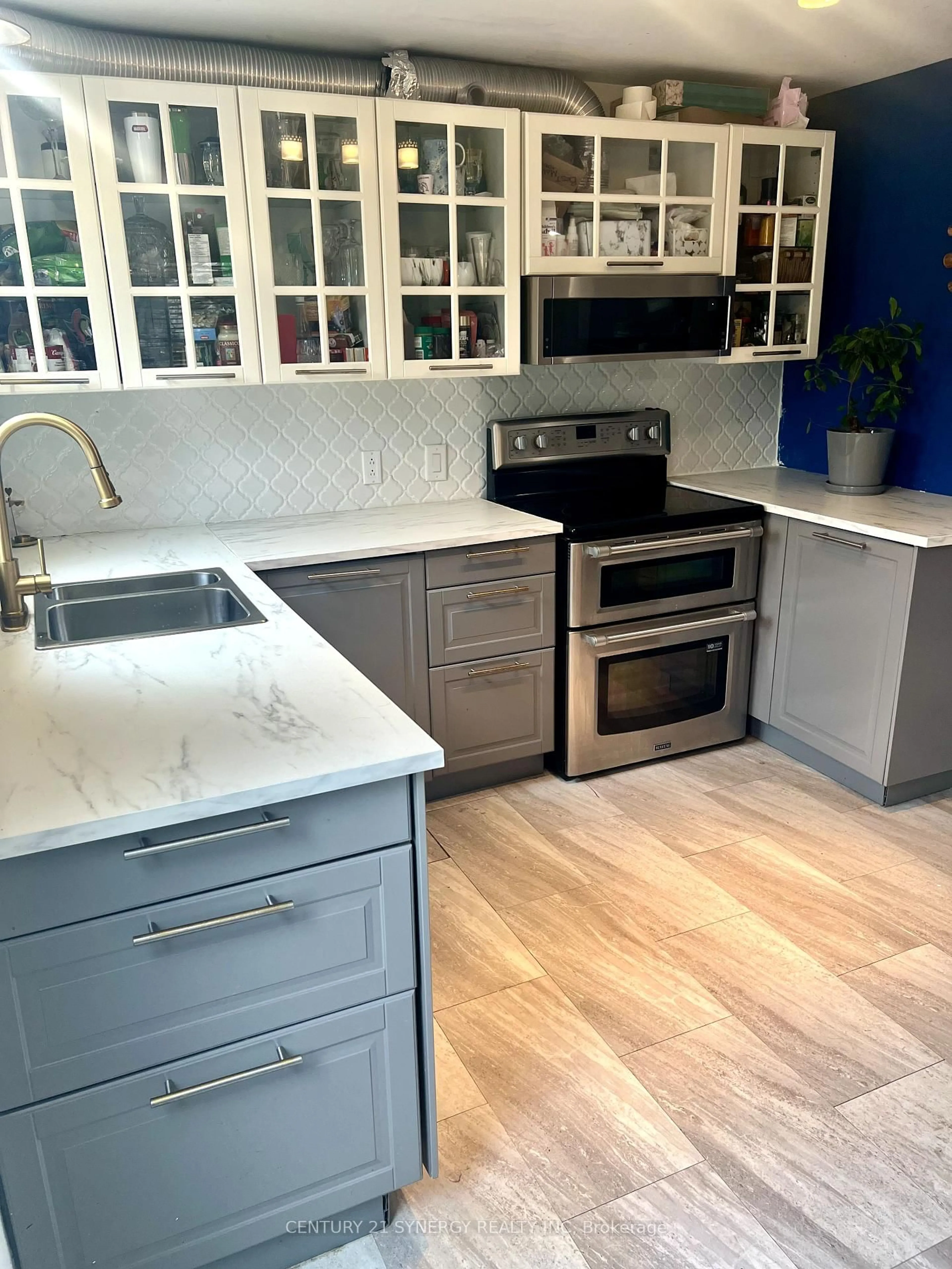Contemporary kitchen, ceramic/tile floor for 5230 Thunder Rd, Carlsbad Springs Ontario K0A 1K0