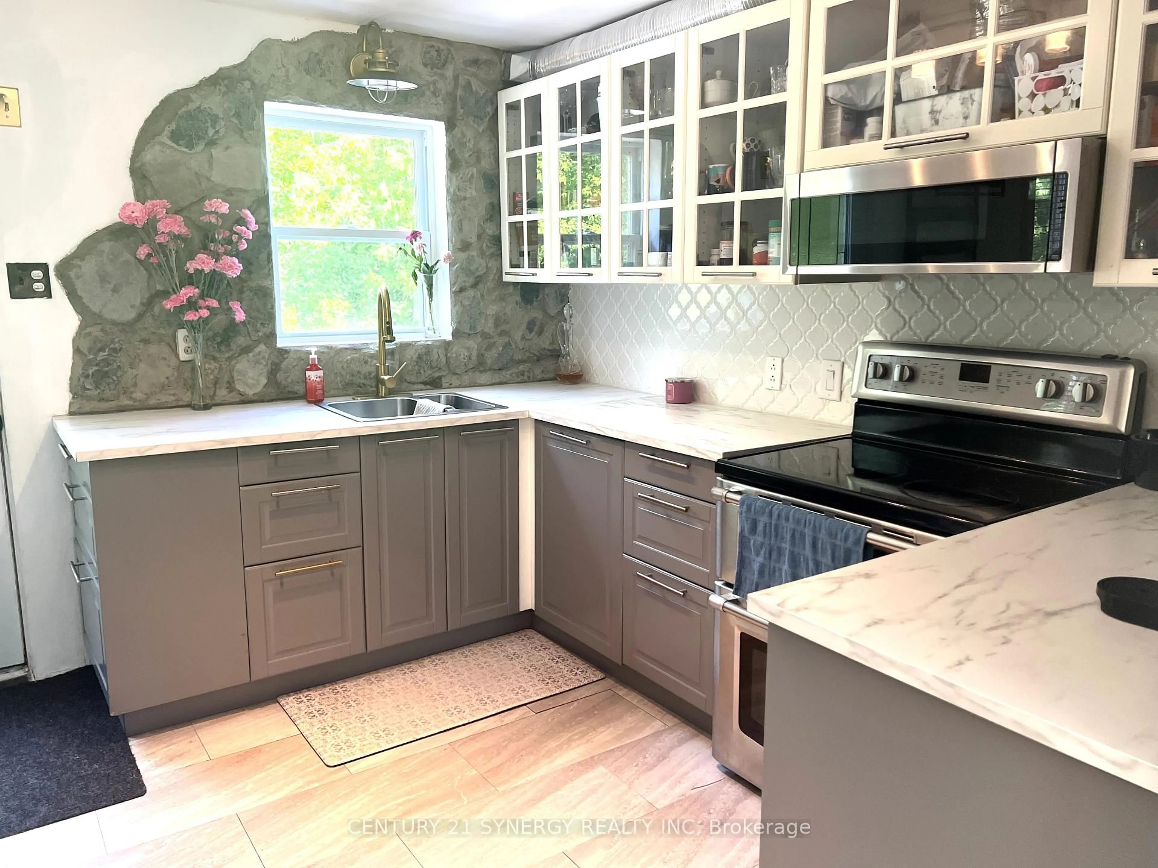 Open concept kitchen, ceramic/tile floor for 5230 Thunder Rd, Carlsbad Springs Ontario K0A 1K0