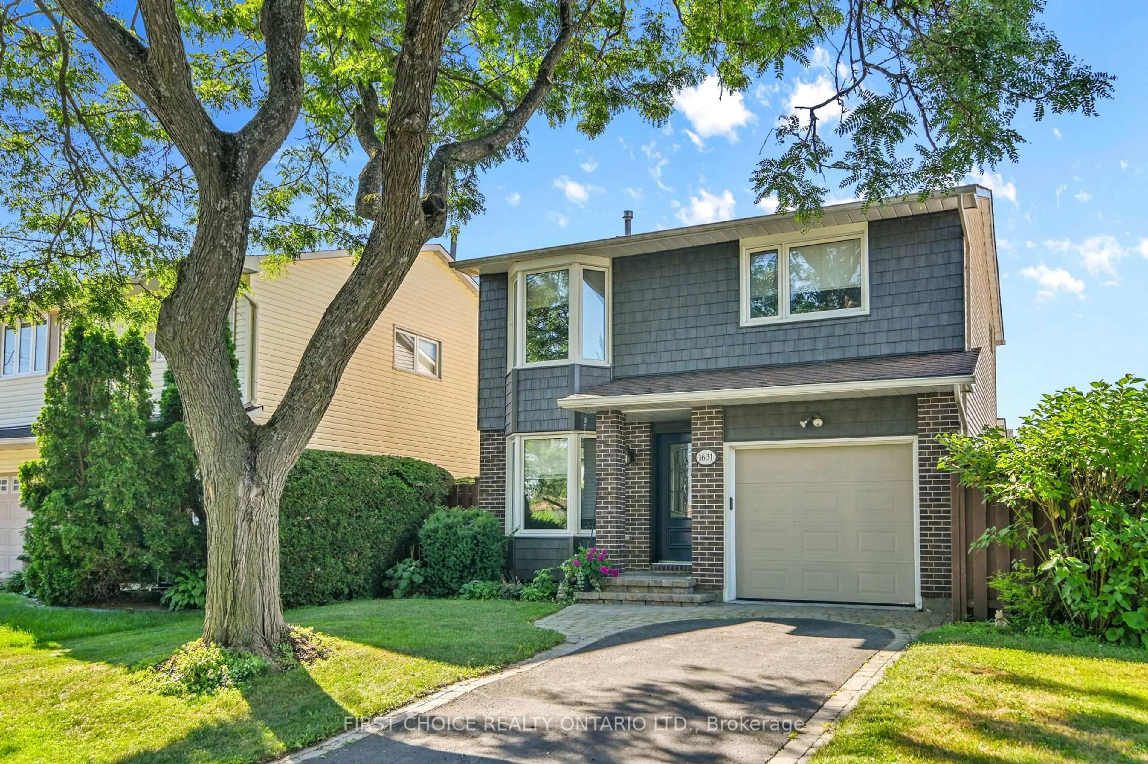Home with vinyl exterior material, street for 1631 Wainfleet St, Orleans Ontario K1C 3G3
