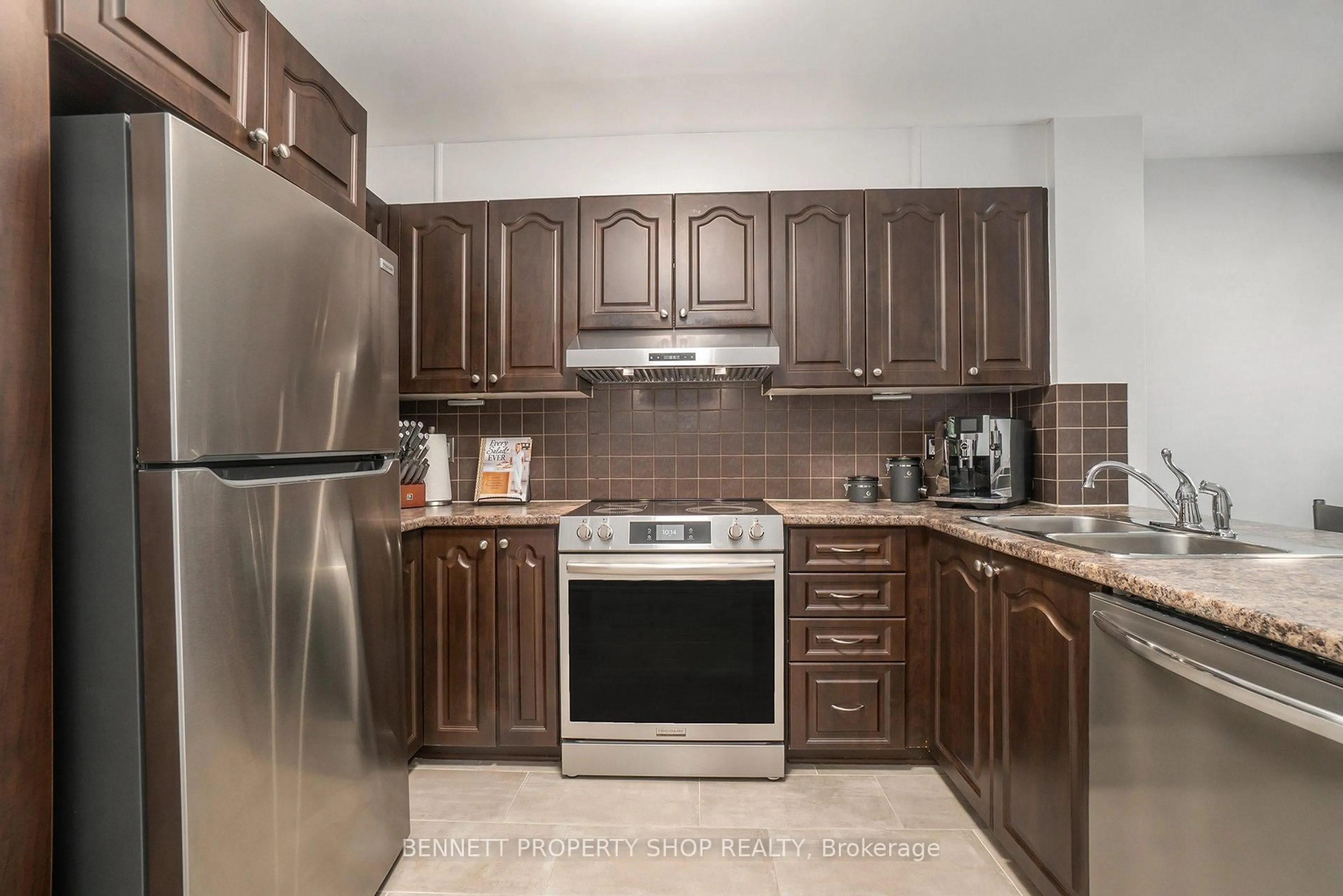 Standard kitchen, unknown for 631 Louis Toscano Dr #58, Ottawa Ontario K4A 0B7