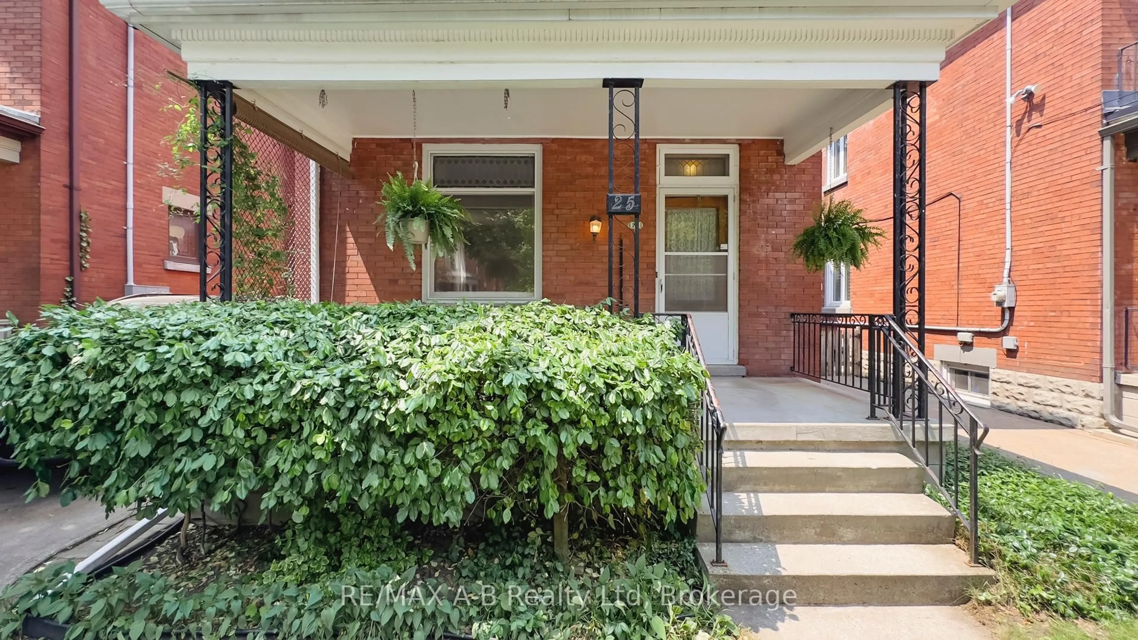 Unknown for 25 Yale St, London East Ontario N6A 3Y3