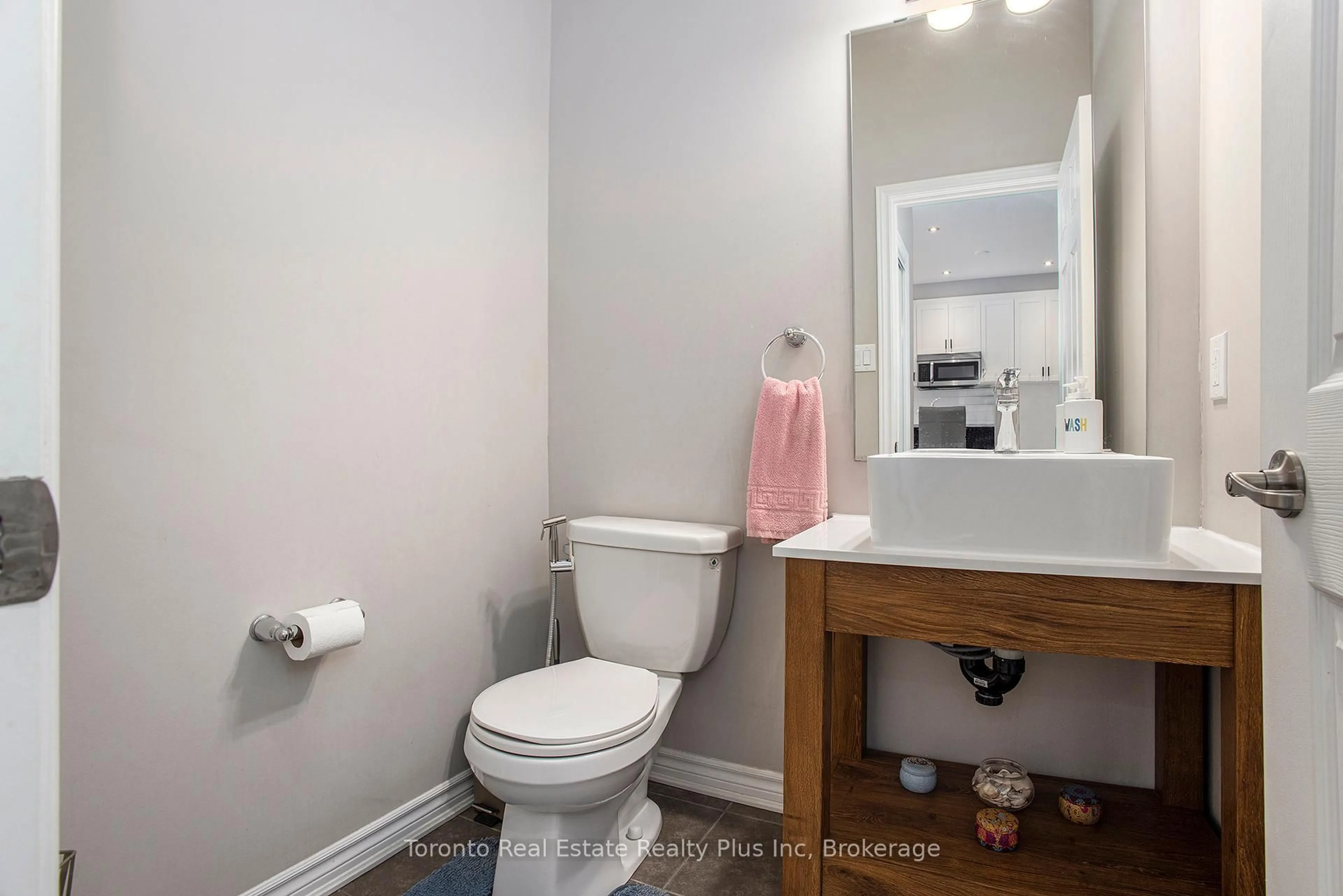 Standard bathroom, unknown for 165 Santolina St, Ottawa Ontario K2S 0W9