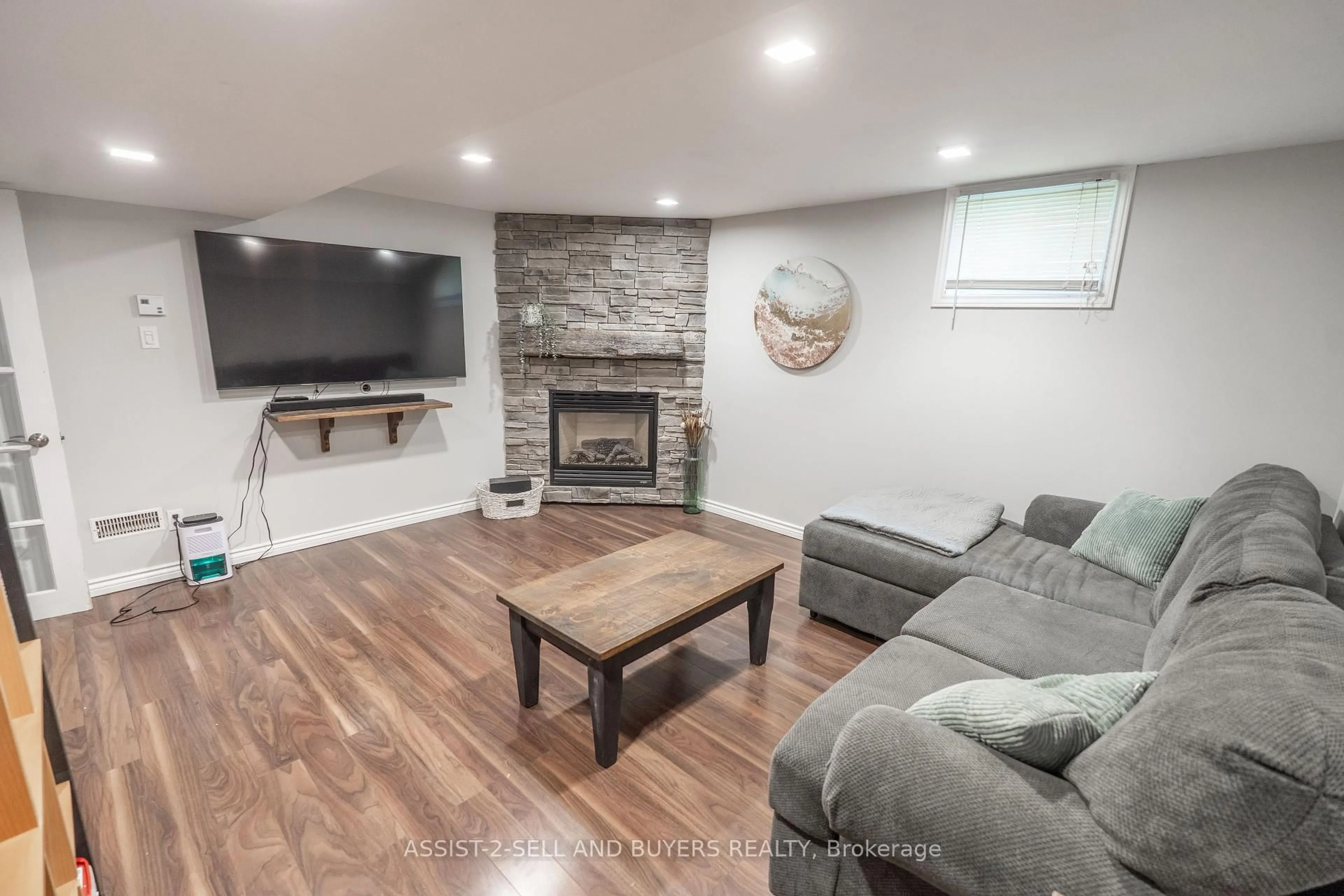 Living room with furniture, unknown for 230 Sunnyside Ave, Cornwall Ontario K6H 3E3