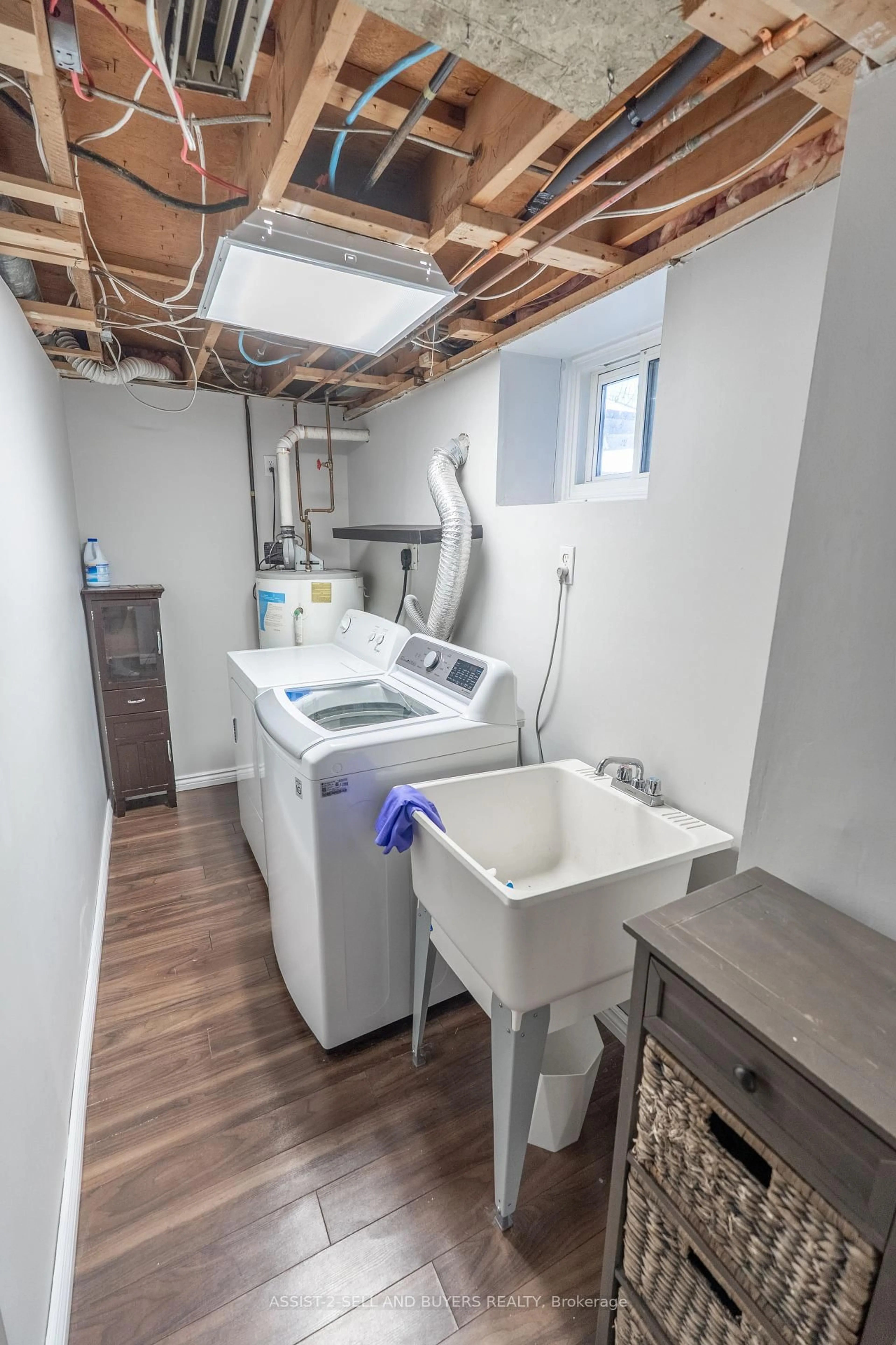Laundry room for 230 Sunnyside Ave, Cornwall Ontario K6H 3E3