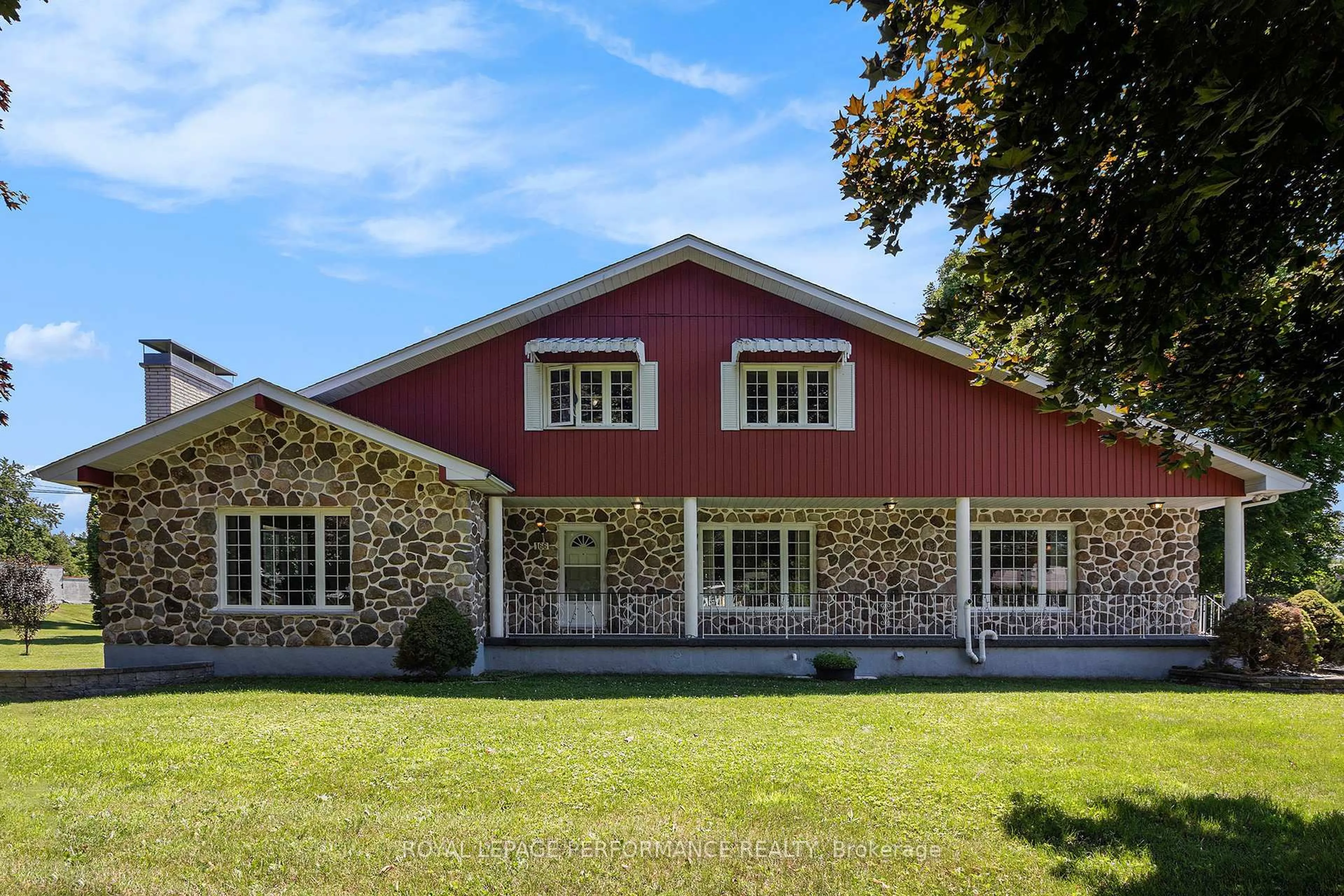 Home with vinyl exterior material, building for 166 McCormick Rd, North Glengarry Ontario K0C 1A0